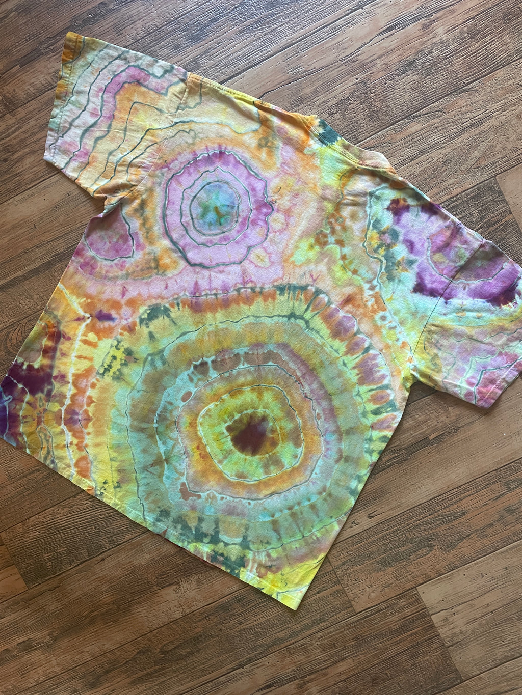 Vintage Hummingbirds Pink and Orange Reverse Tie Dye Short Sleeve T-Shirt | Men's XL