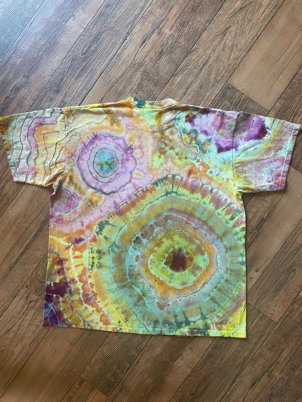 Vintage Hummingbirds Pink and Orange Reverse Tie Dye Short Sleeve T-Shirt | Men's XL