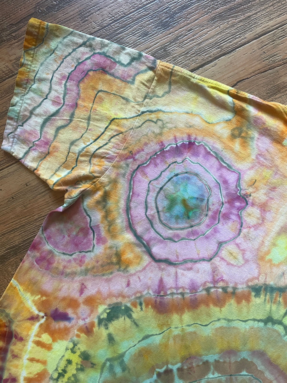 Vintage Hummingbirds Pink and Orange Reverse Tie Dye Short Sleeve T-Shirt | Men's XL