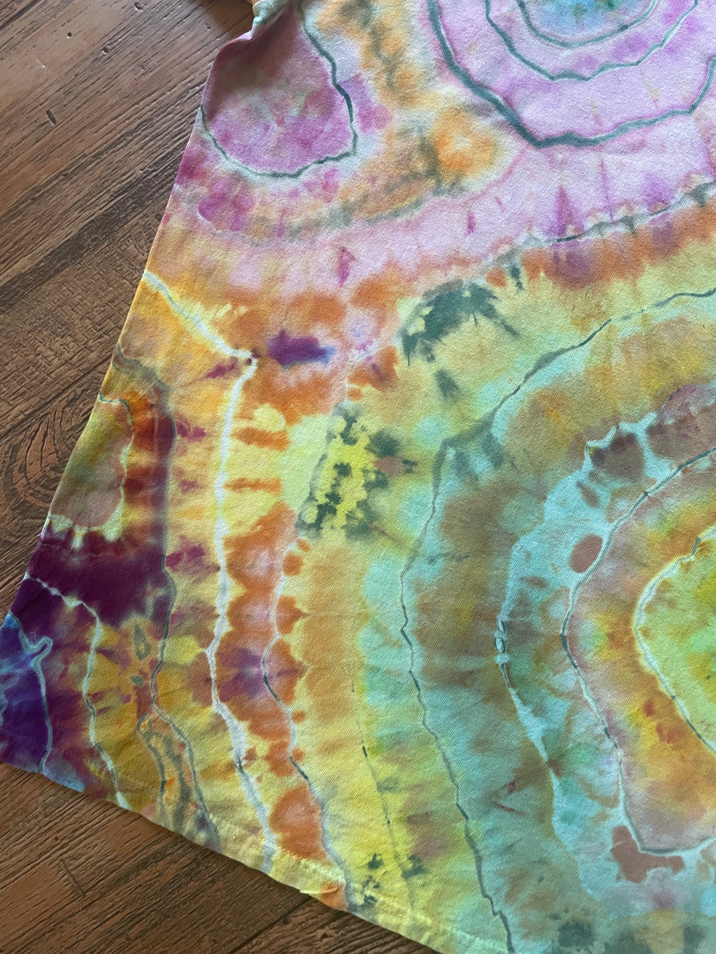 Vintage Hummingbirds Pink and Orange Reverse Tie Dye Short Sleeve T-Shirt | Men's XL