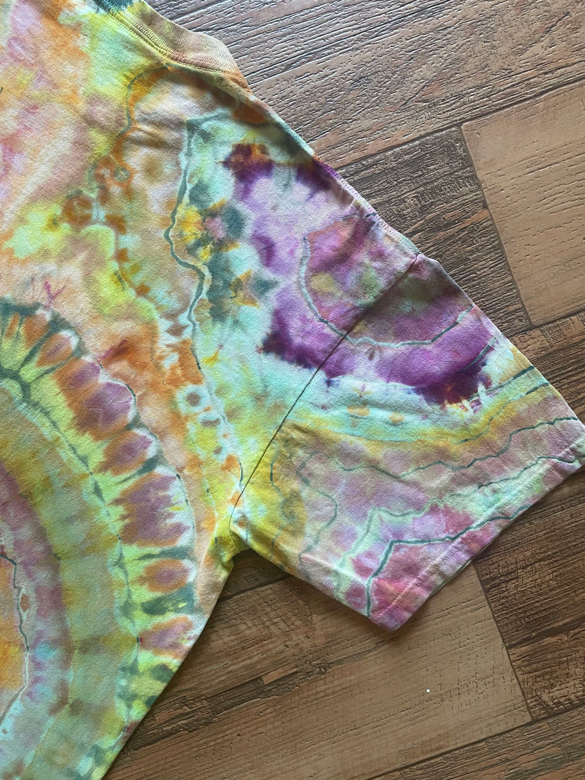 Vintage Hummingbirds Pink and Orange Reverse Tie Dye Short Sleeve T-Shirt | Men's XL