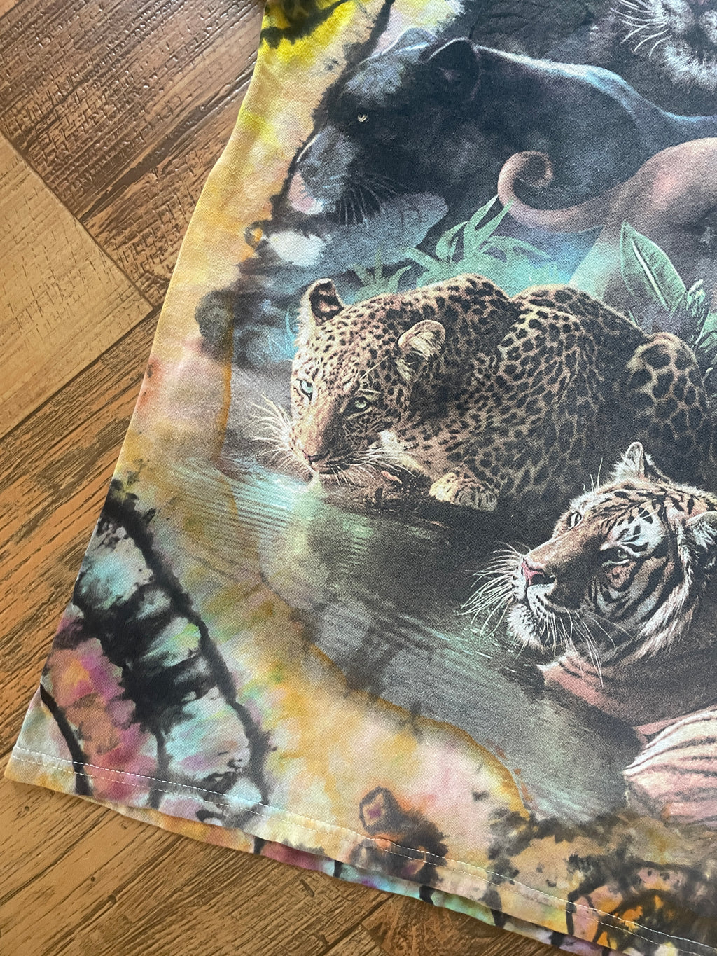 Jungle Cats Rainbow Reverse Tie Dye Short Sleeve T-Shirt | Men's Large