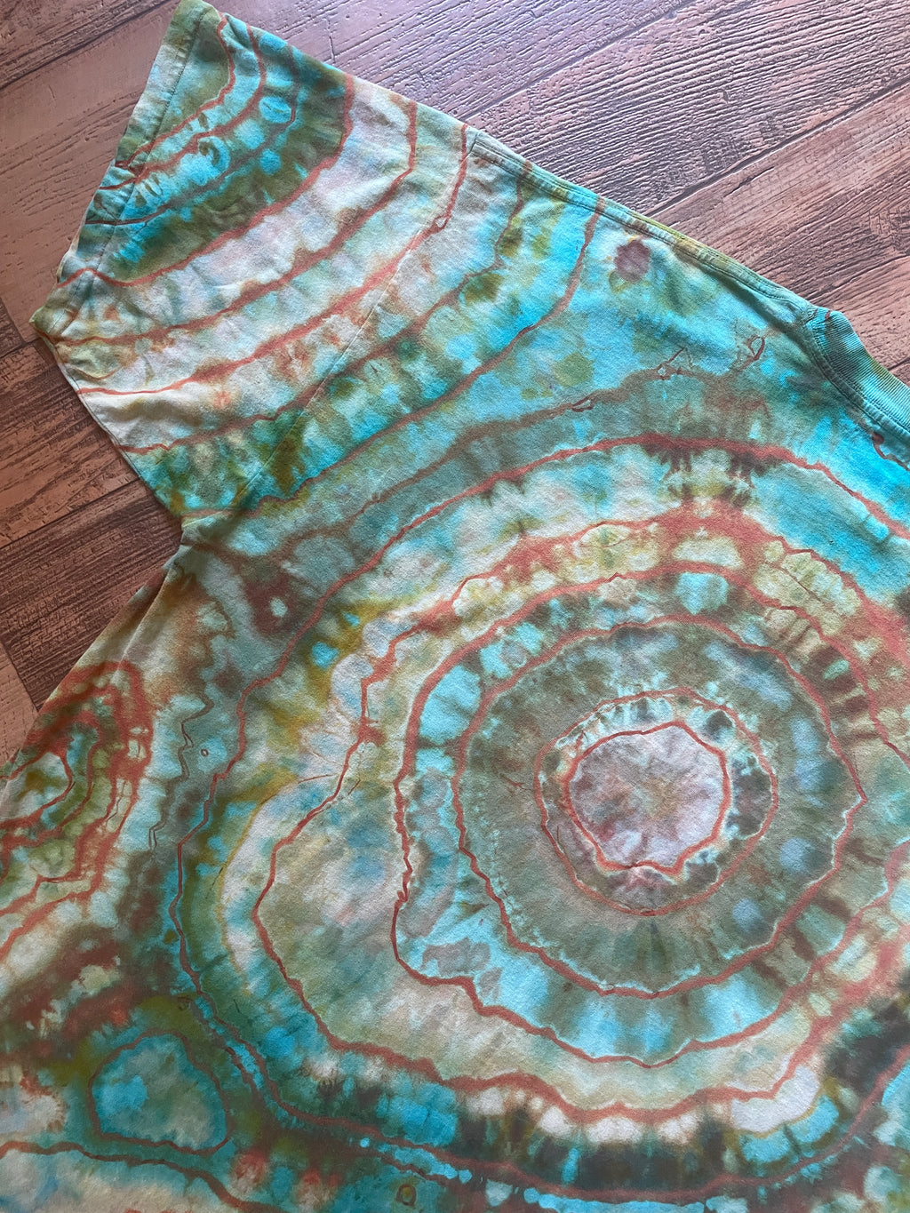 Jaguar Pouncing Orange and Green Geode Reverse Tie Dye Short Sleeve T-Shirt | Men's 3XL