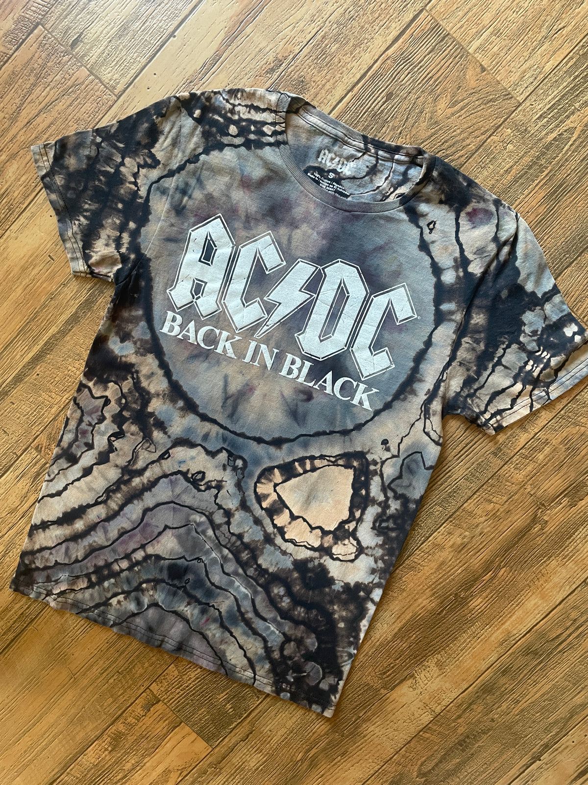 AC/DC Back in Black, Black & Gray Geode Tie Dye Short Sleeve T-Shirt | Men's Small
