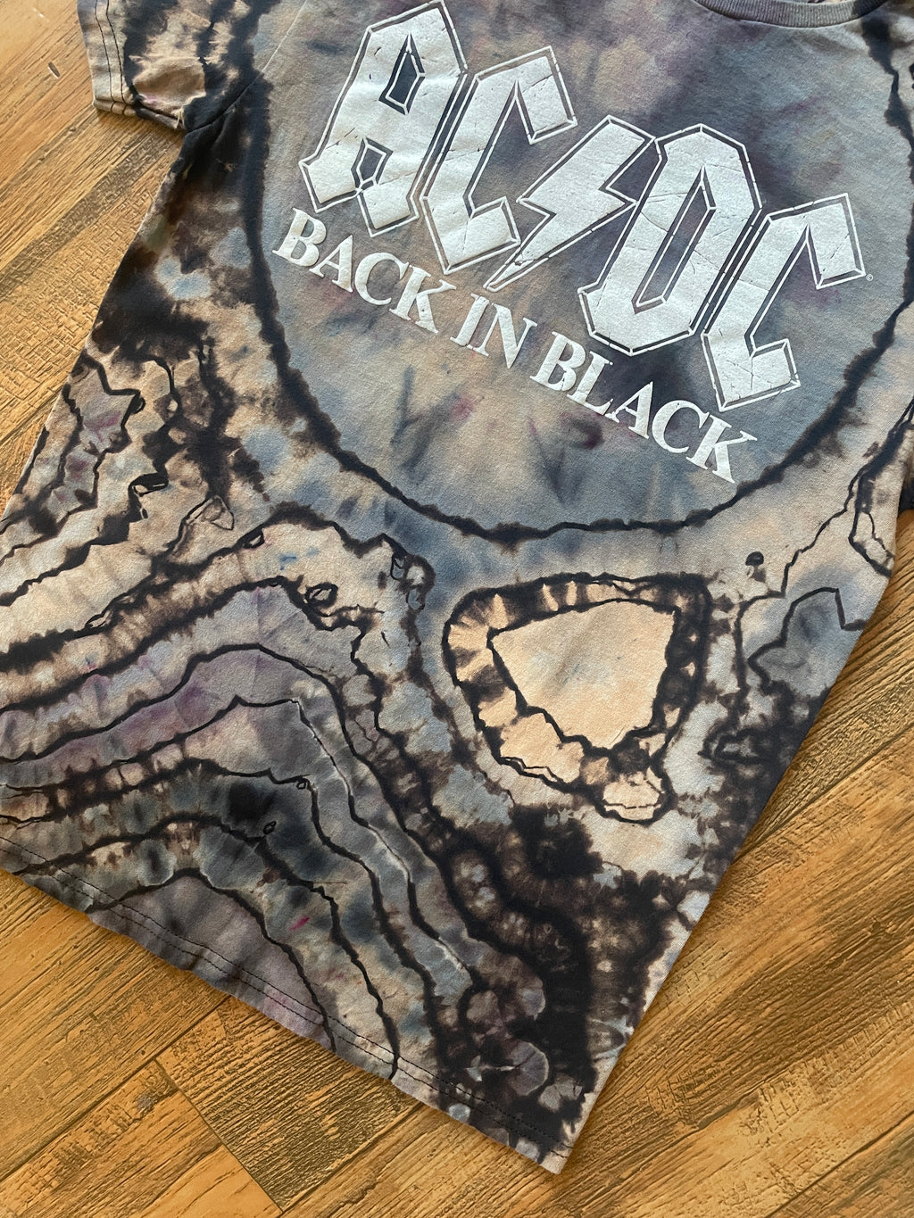 AC/DC Back in Black, Black & Gray Geode Tie Dye Short Sleeve T-Shirt | Men's Small