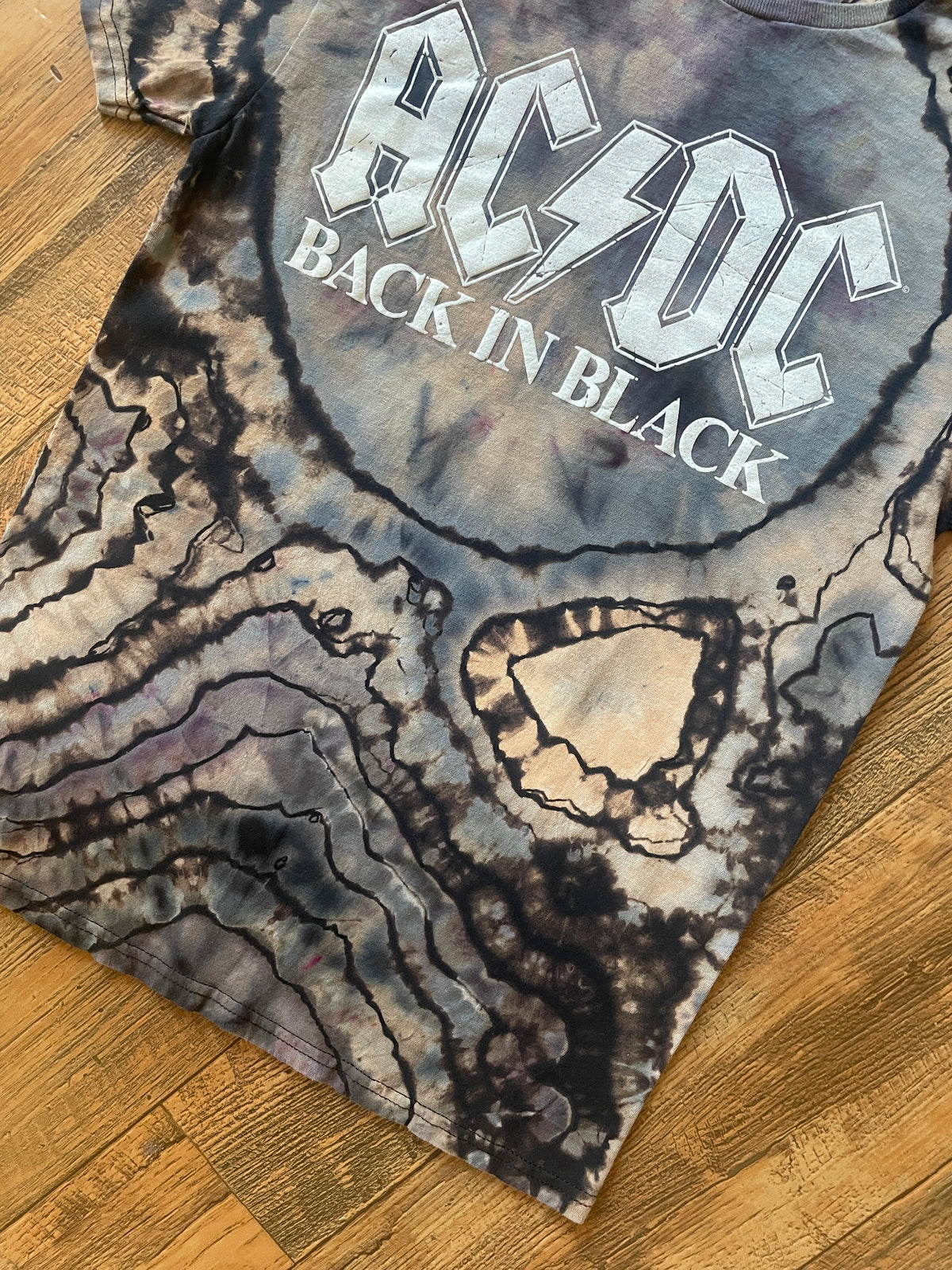 AC/DC Back in Black, Black & Gray Geode Tie Dye Short Sleeve T-Shirt | Men's Small