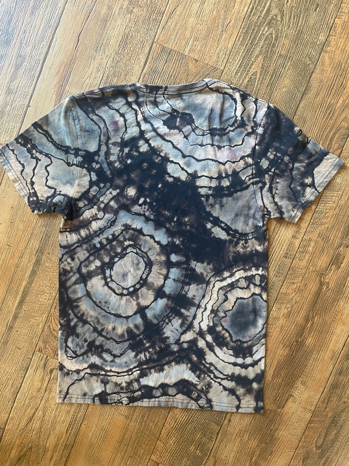 AC/DC Back in Black, Black & Gray Geode Tie Dye Short Sleeve T-Shirt | Men's Small