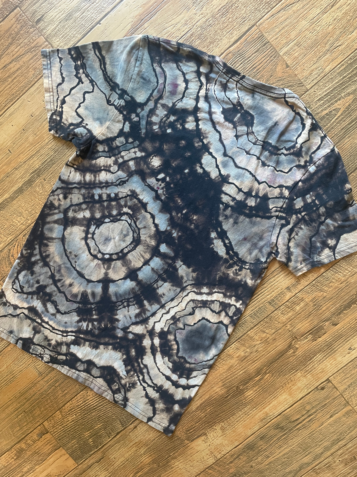 AC/DC Back in Black, Black & Gray Geode Tie Dye Short Sleeve T-Shirt | Men's Small