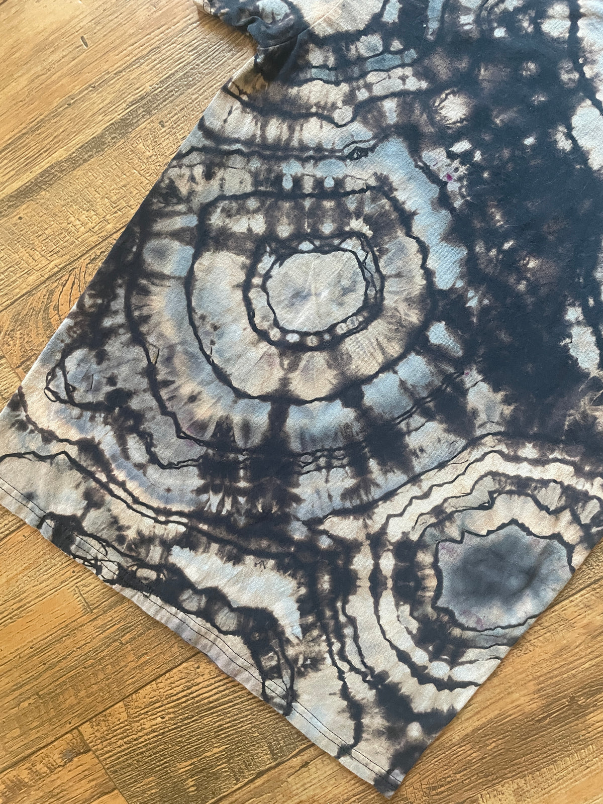 AC/DC Back in Black, Black & Gray Geode Tie Dye Short Sleeve T-Shirt | Men's Small