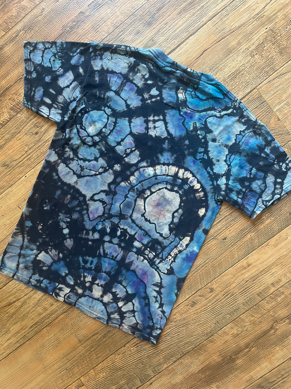 Wolf Pack Black and Blue Reverse Tie Dye Short Sleeve T-Shirt | Men's Small