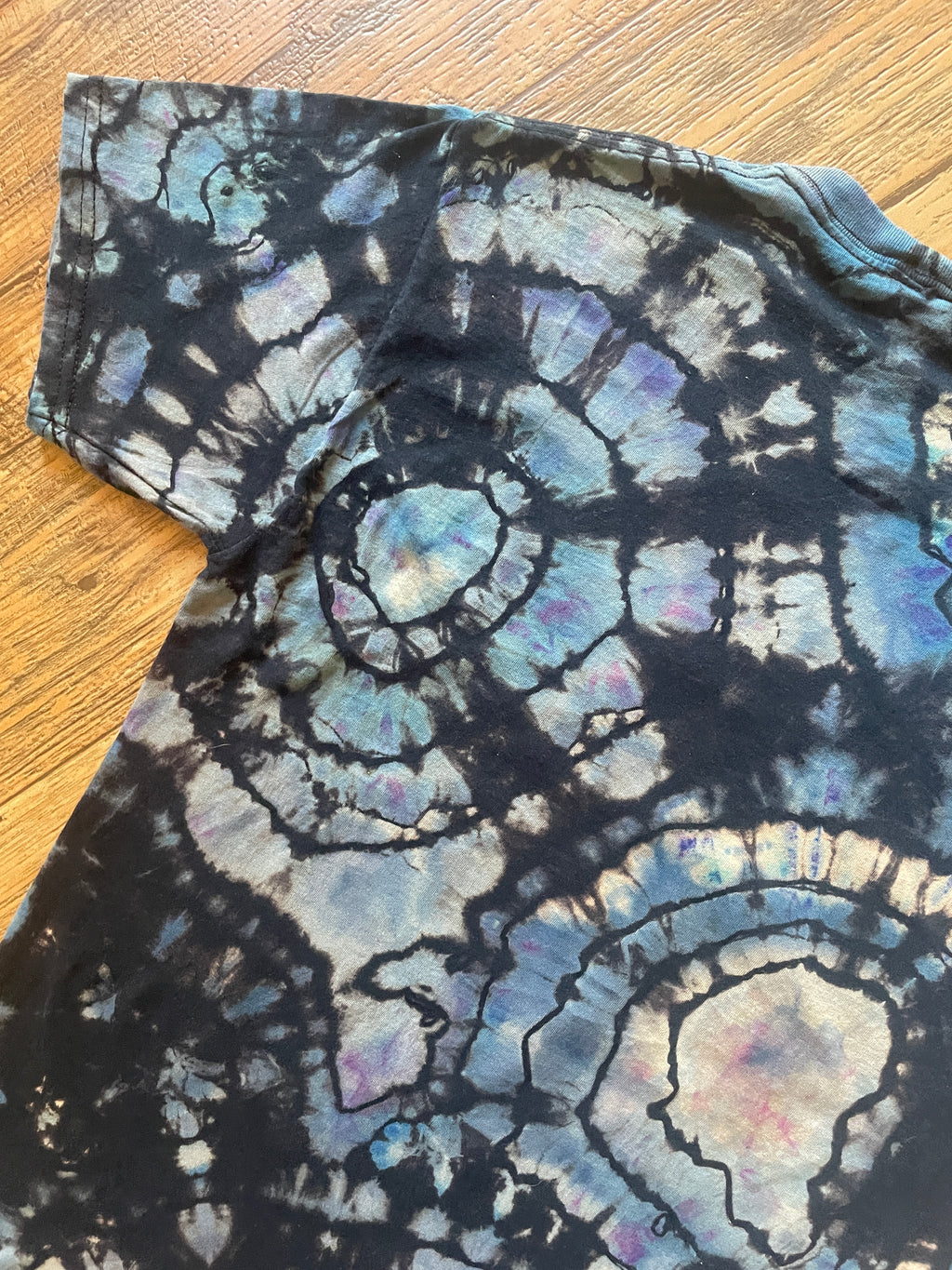 Wolf Pack Black and Blue Reverse Tie Dye Short Sleeve T-Shirt | Men's Small