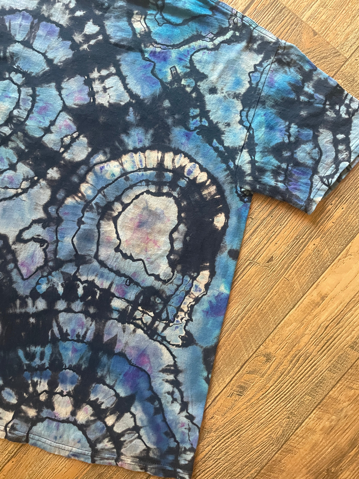 Wolf Pack Black and Blue Reverse Tie Dye Short Sleeve T-Shirt | Men's Small