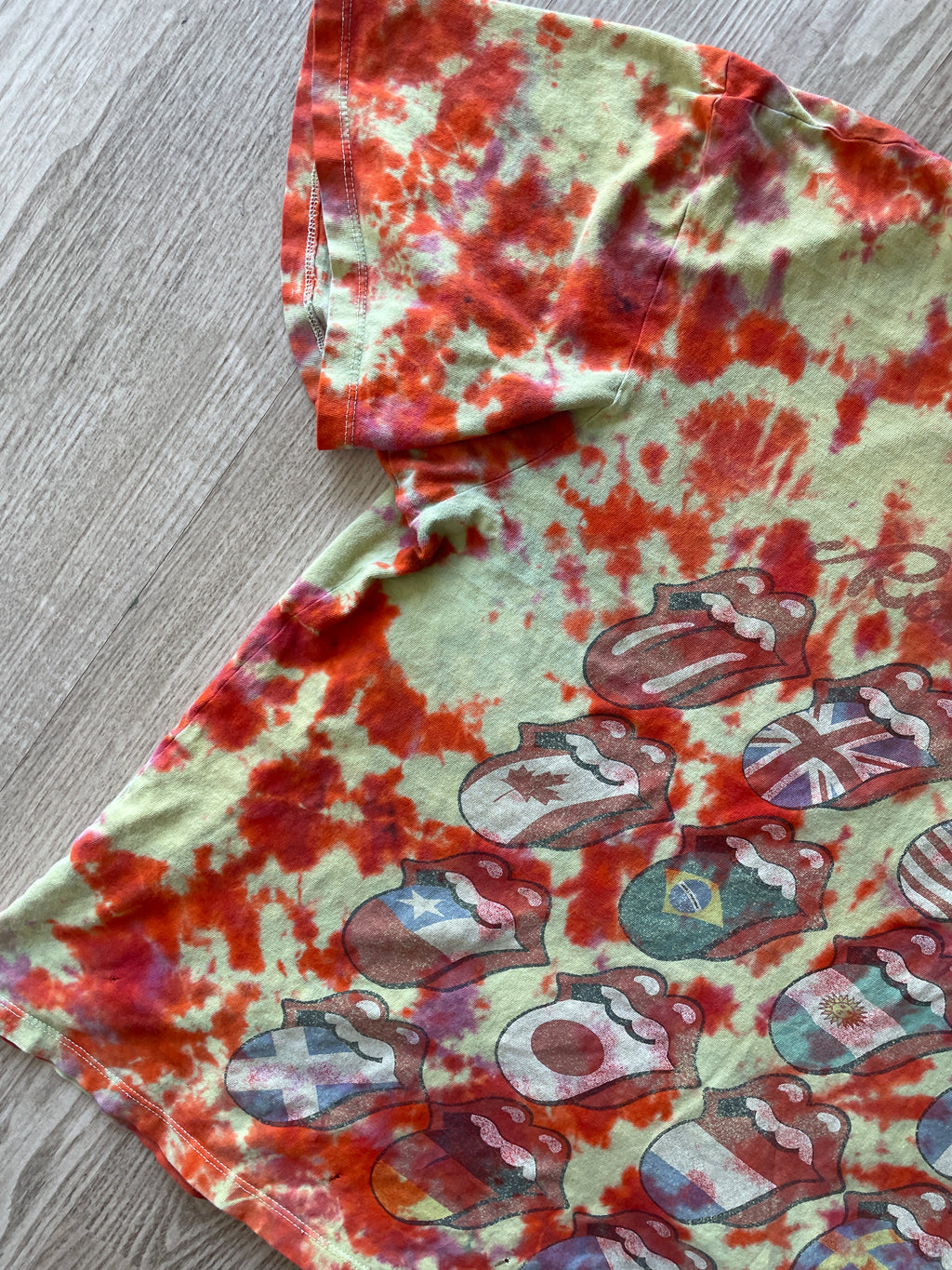 XL Women’s Rolling Stones Hot Lips Around the World T-Shirt | Yellow and Orange Crumpled Tie Dye Short Sleeve