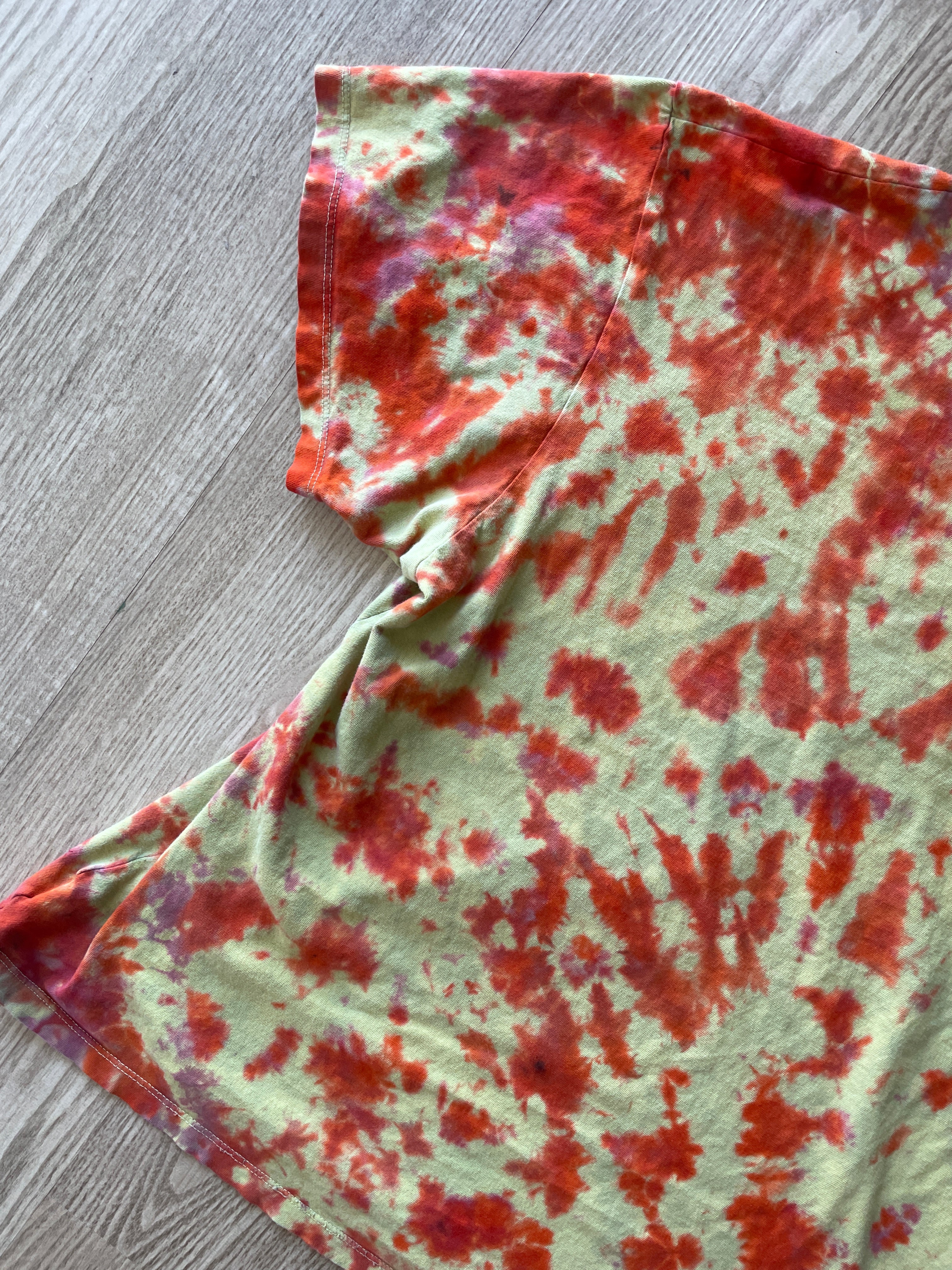 XL Women’s Rolling Stones Hot Lips Around the World T-Shirt | Yellow and Orange Crumpled Tie Dye Short Sleeve