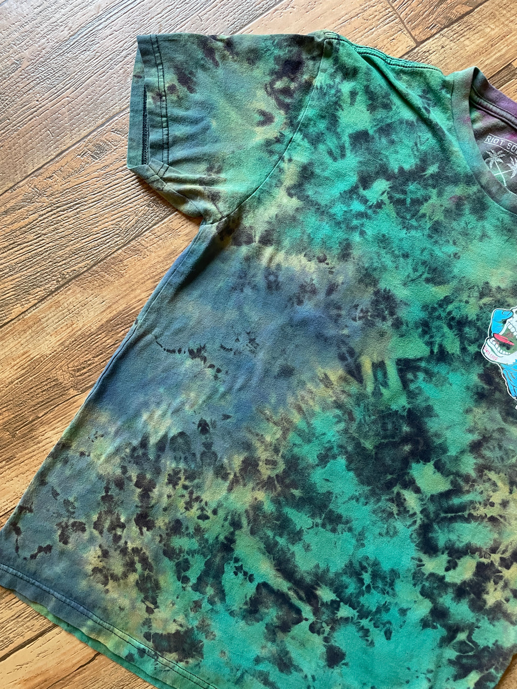 Santa Cruz X Riot Society Black and Blue Reverse Tie Dye Short Sleeve T-Shirt | Men's Large