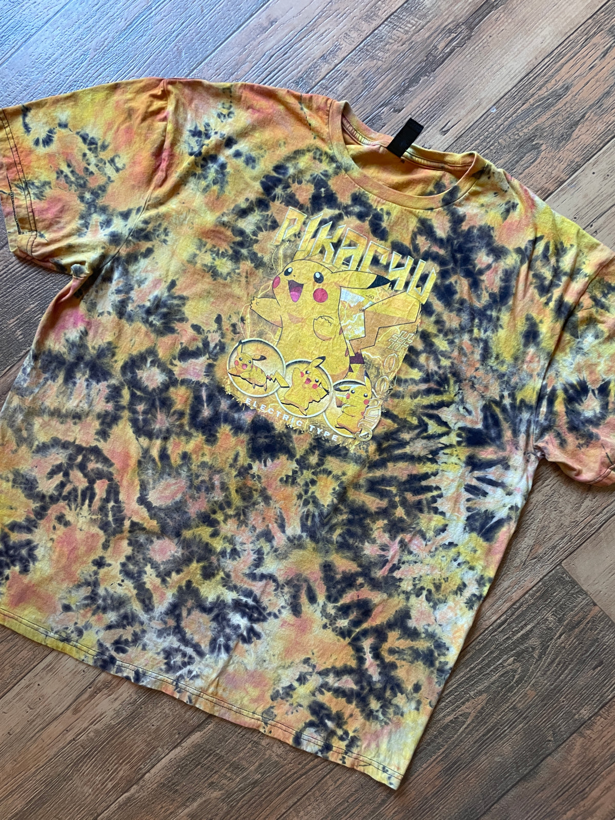 Pikachu Black and Yellow Reverse Tie Dye Short Sleeve T-Shirt | Men's XXL