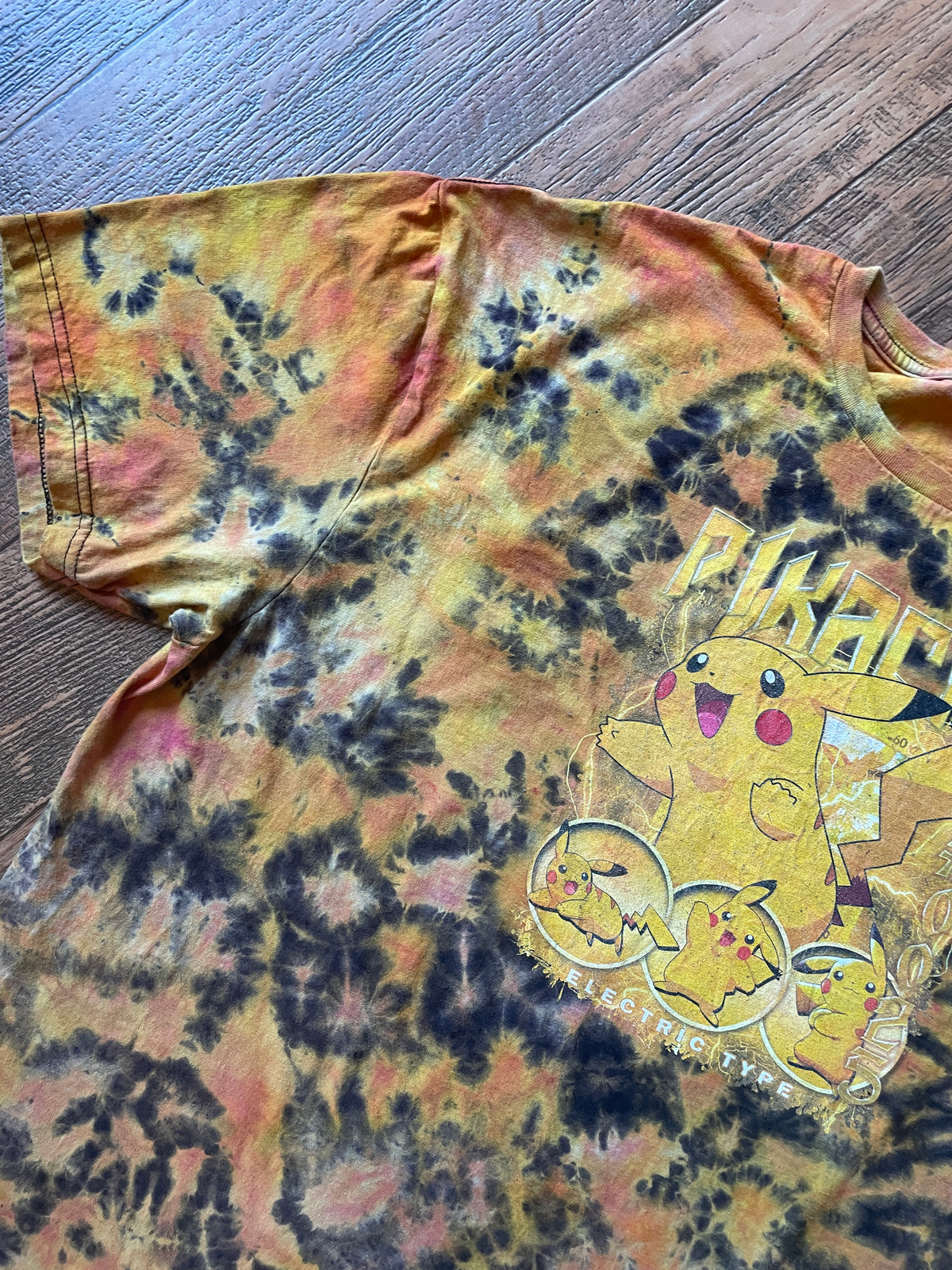 Pikachu Black and Yellow Reverse Tie Dye Short Sleeve T-Shirt | Men's XXL