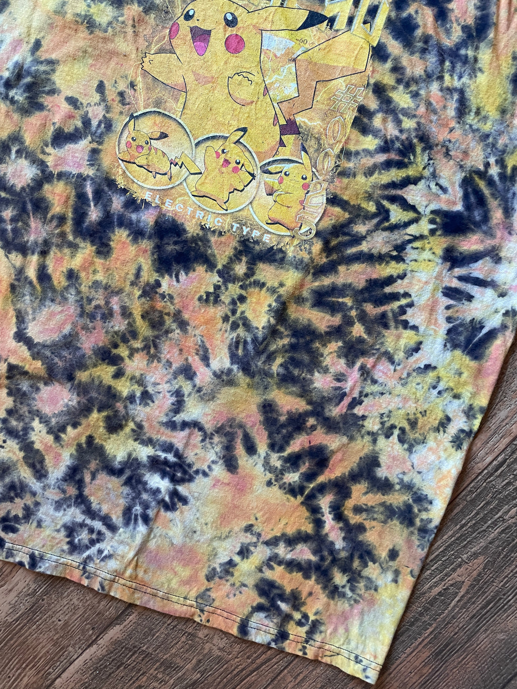 Pikachu Black and Yellow Reverse Tie Dye Short Sleeve T-Shirt | Men's XXL