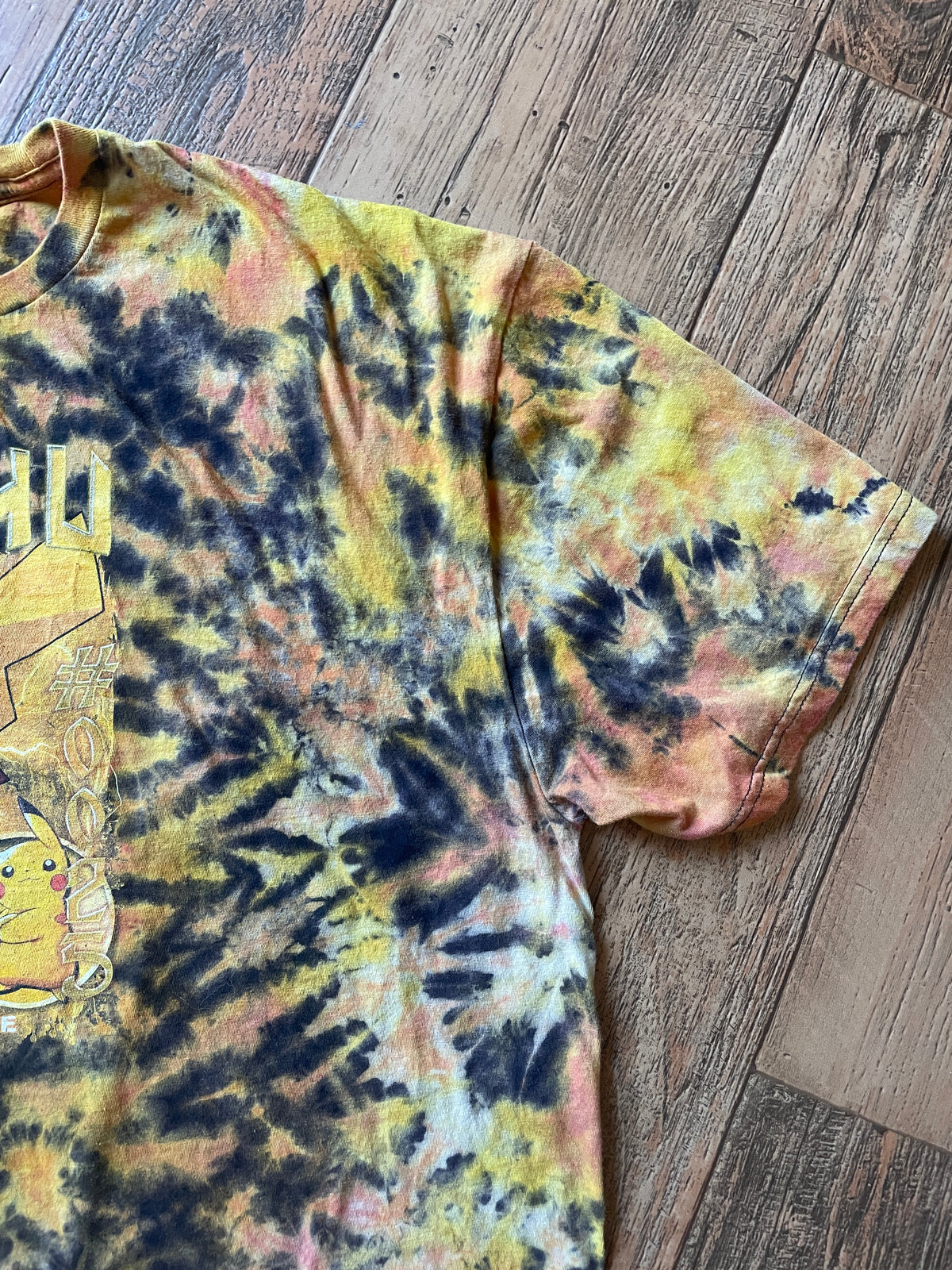 Pikachu Black and Yellow Reverse Tie Dye Short Sleeve T-Shirt | Men's XXL