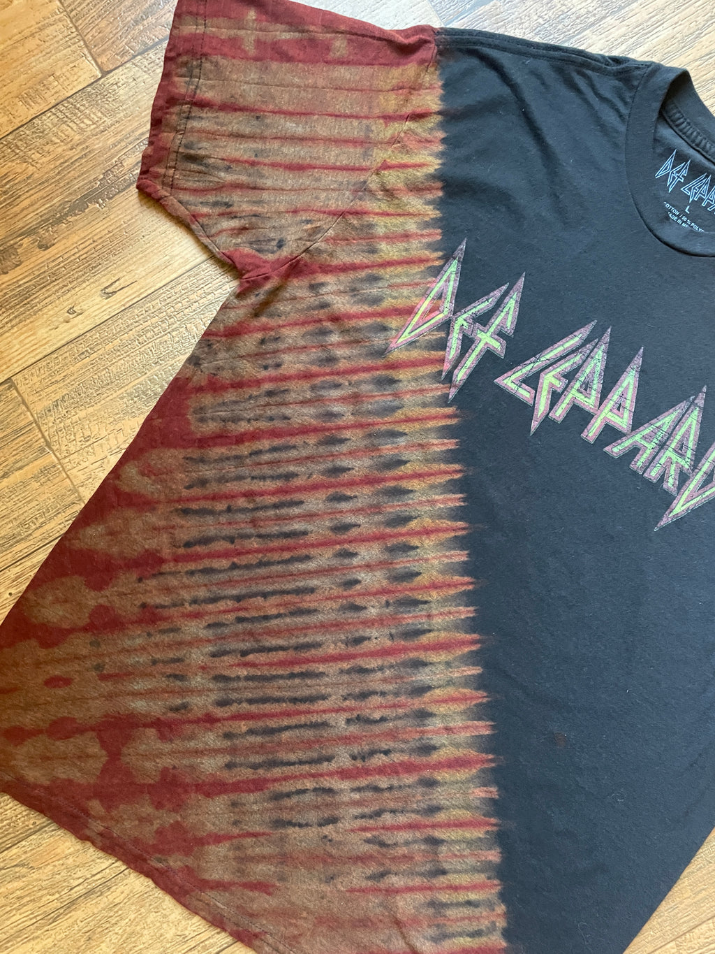 Def Leppard Black and Red Tie Dye Short Sleeve T-Shirt | Men's Large