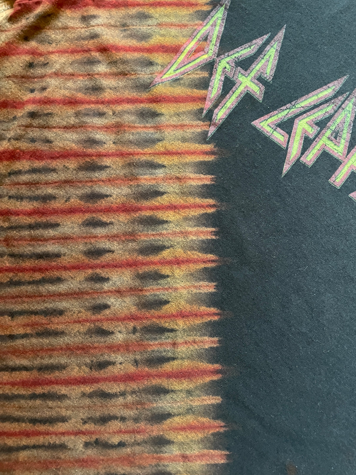 Def Leppard Black and Red Tie Dye Short Sleeve T-Shirt | Men's Large