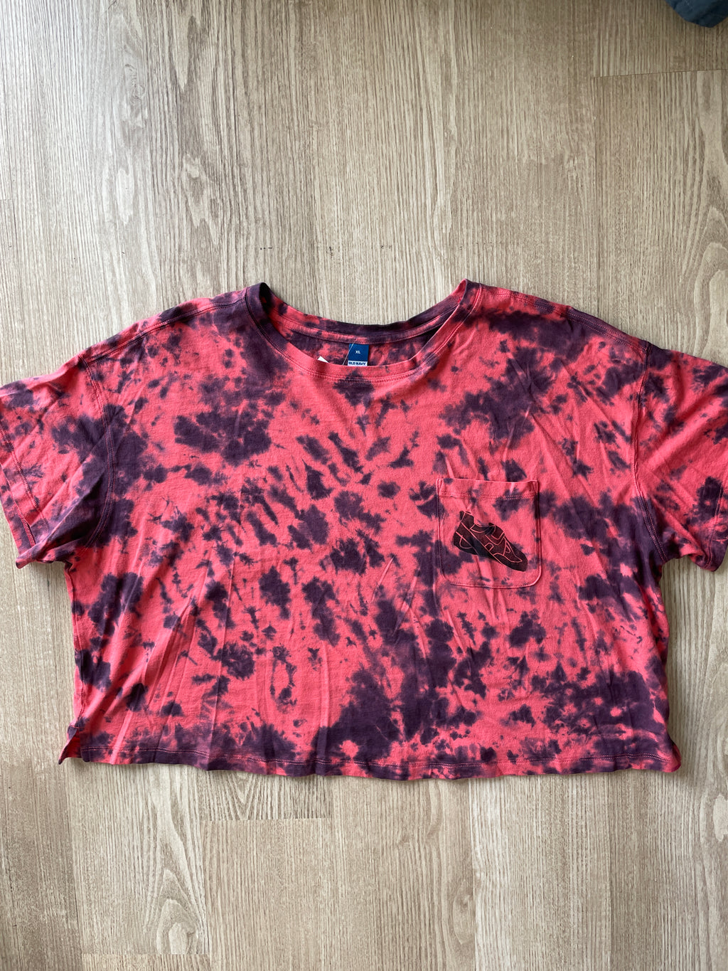 XL Women’s Climbing Shoe Handmade Tie Dyed Crop Top | One-Of-a-Kind Red and Black Cropped Short Sleeve T-Shirt