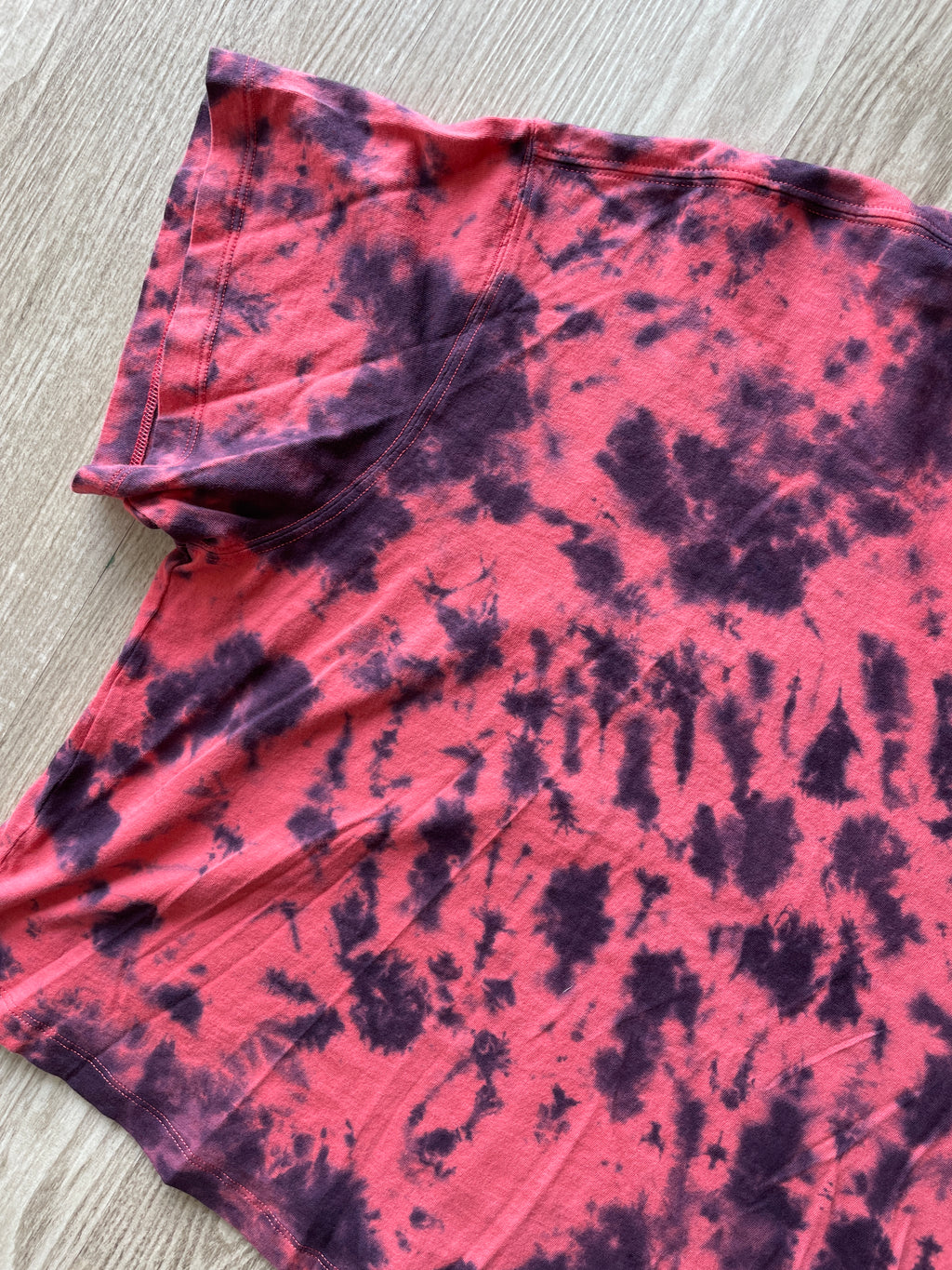XL Women’s Climbing Shoe Handmade Tie Dyed Crop Top | One-Of-a-Kind Red and Black Cropped Short Sleeve T-Shirt