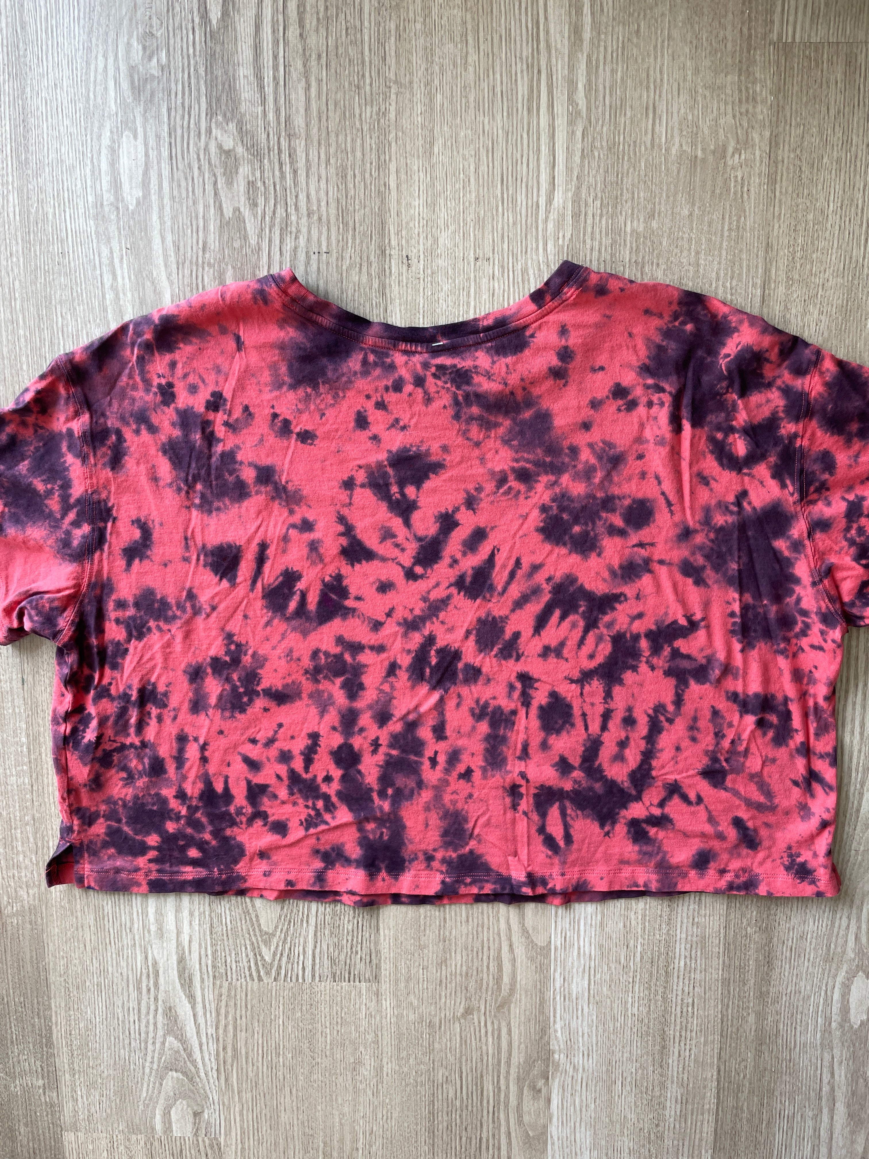 XL Women’s Climbing Shoe Handmade Tie Dyed Crop Top | One-Of-a-Kind Red and Black Cropped Short Sleeve T-Shirt