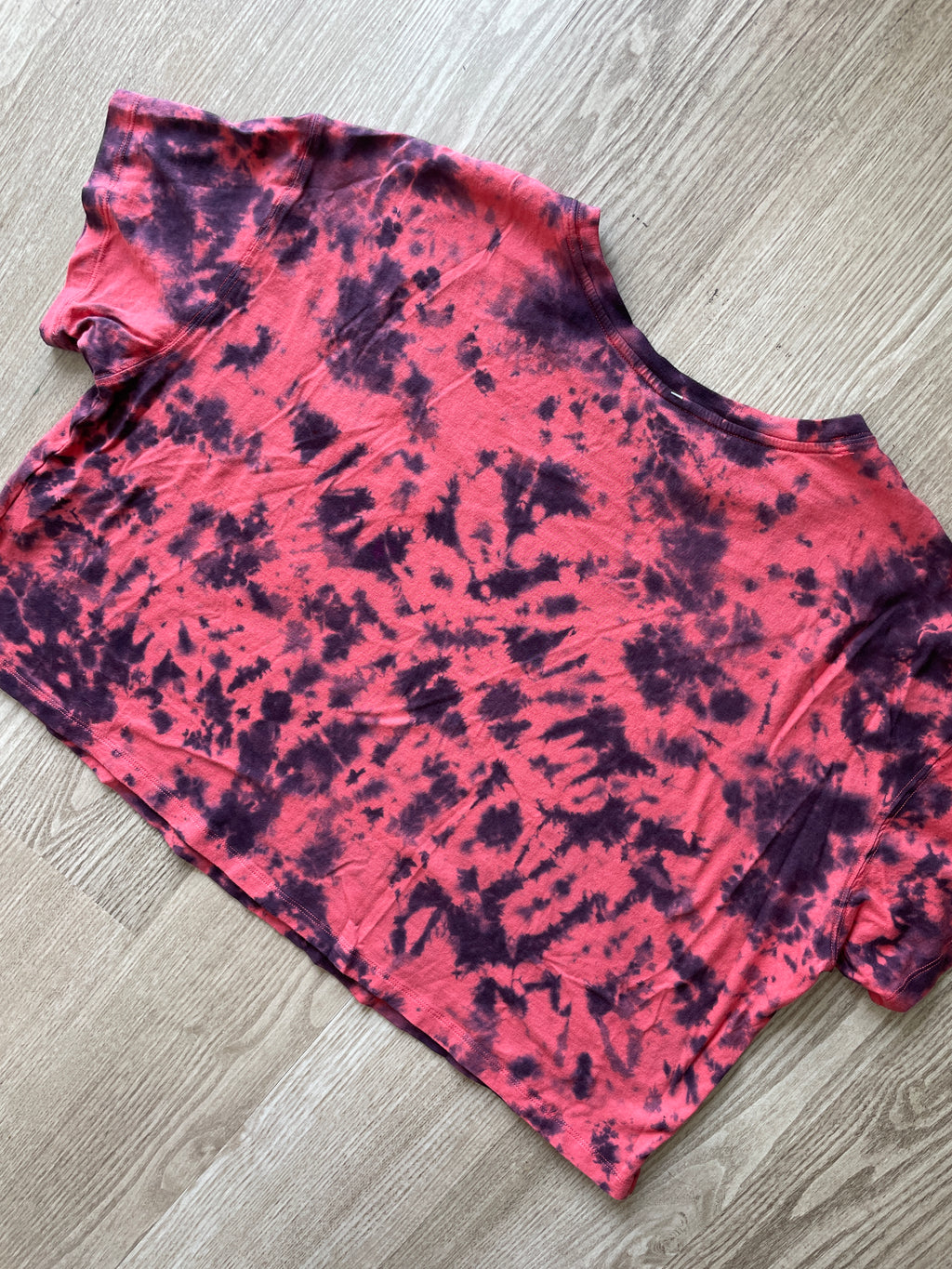 XL Women’s Climbing Shoe Handmade Tie Dyed Crop Top | One-Of-a-Kind Red and Black Cropped Short Sleeve T-Shirt