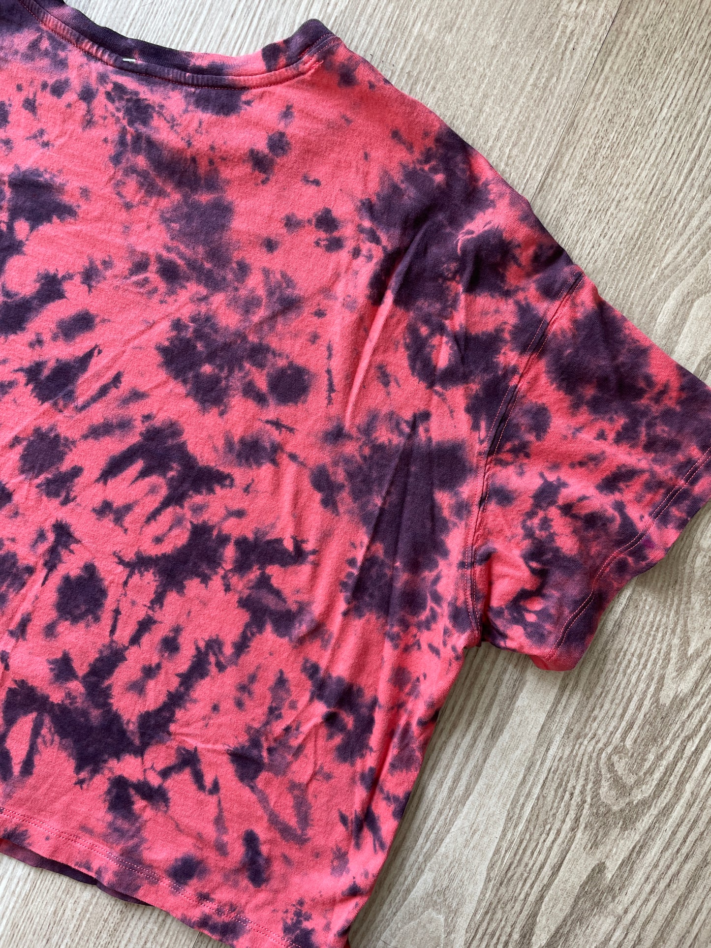 XL Women’s Climbing Shoe Handmade Tie Dyed Crop Top | One-Of-a-Kind Red and Black Cropped Short Sleeve T-Shirt