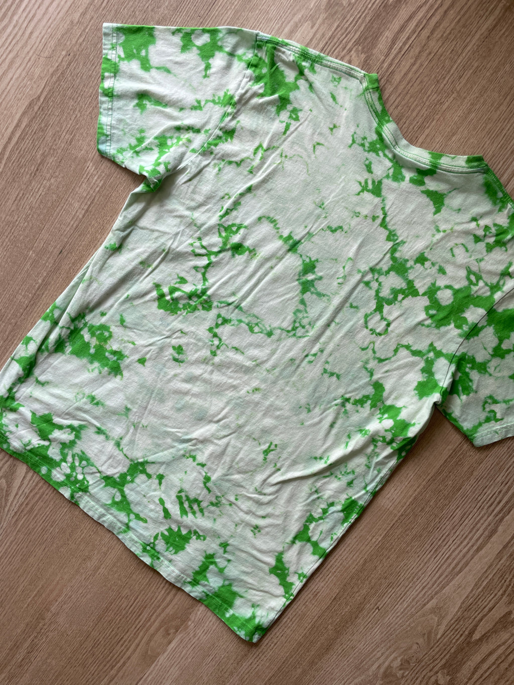 XL Men’s Delicate Arch Topography Acid Dye T-Shirt | One-Of-a-Kind Green and White Crumpled Short Sleeve