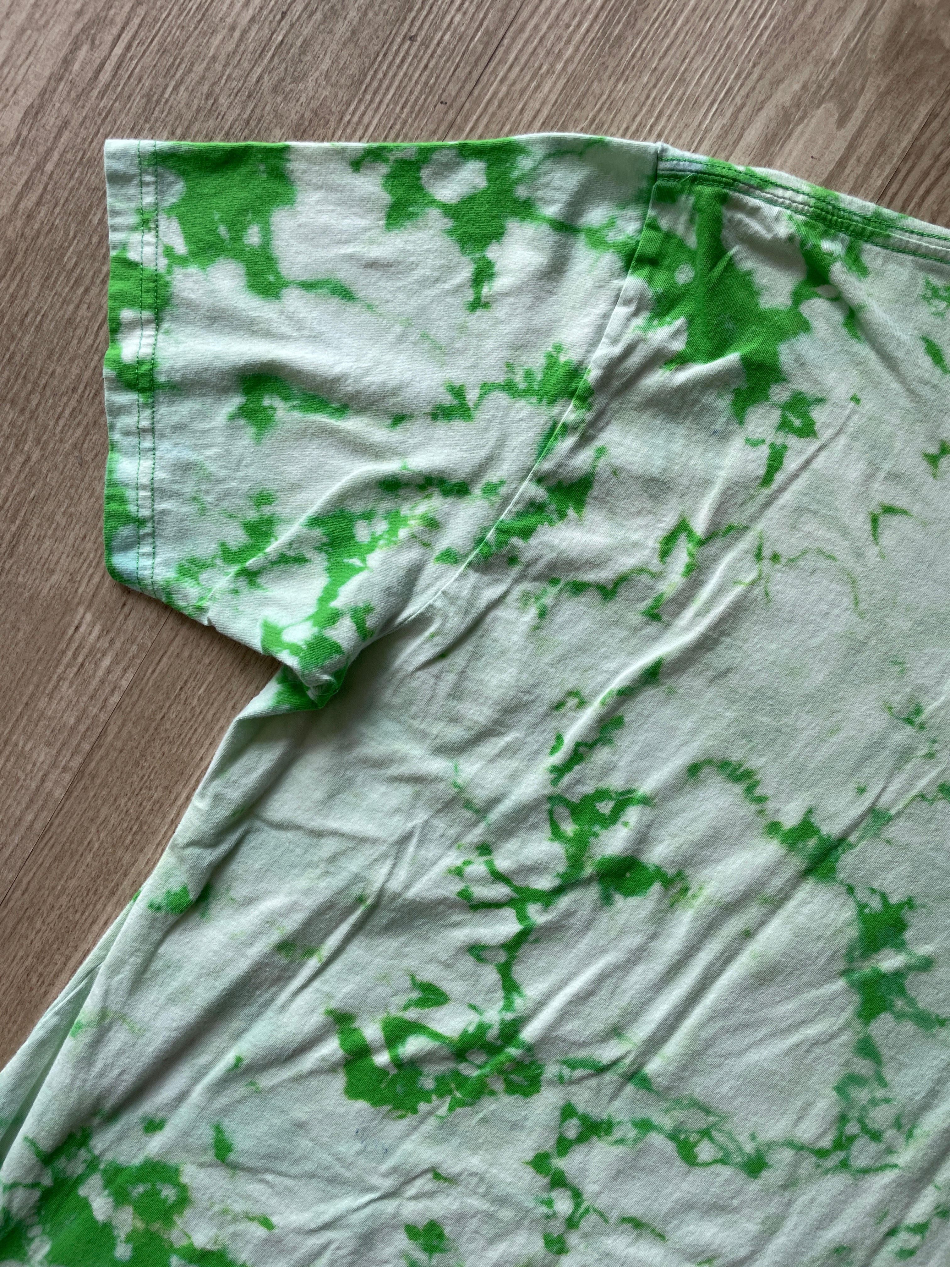 XL Men’s Delicate Arch Topography Acid Dye T-Shirt | One-Of-a-Kind Green and White Crumpled Short Sleeve