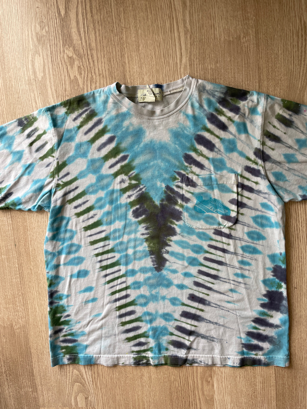 LARGE Men’s Eddie Bauer Climbing Shoe Handmade Tie Dyed T-Shirt | One-Of-a-Kind Sky Blue and Forest Green Pleated Short Sleeve