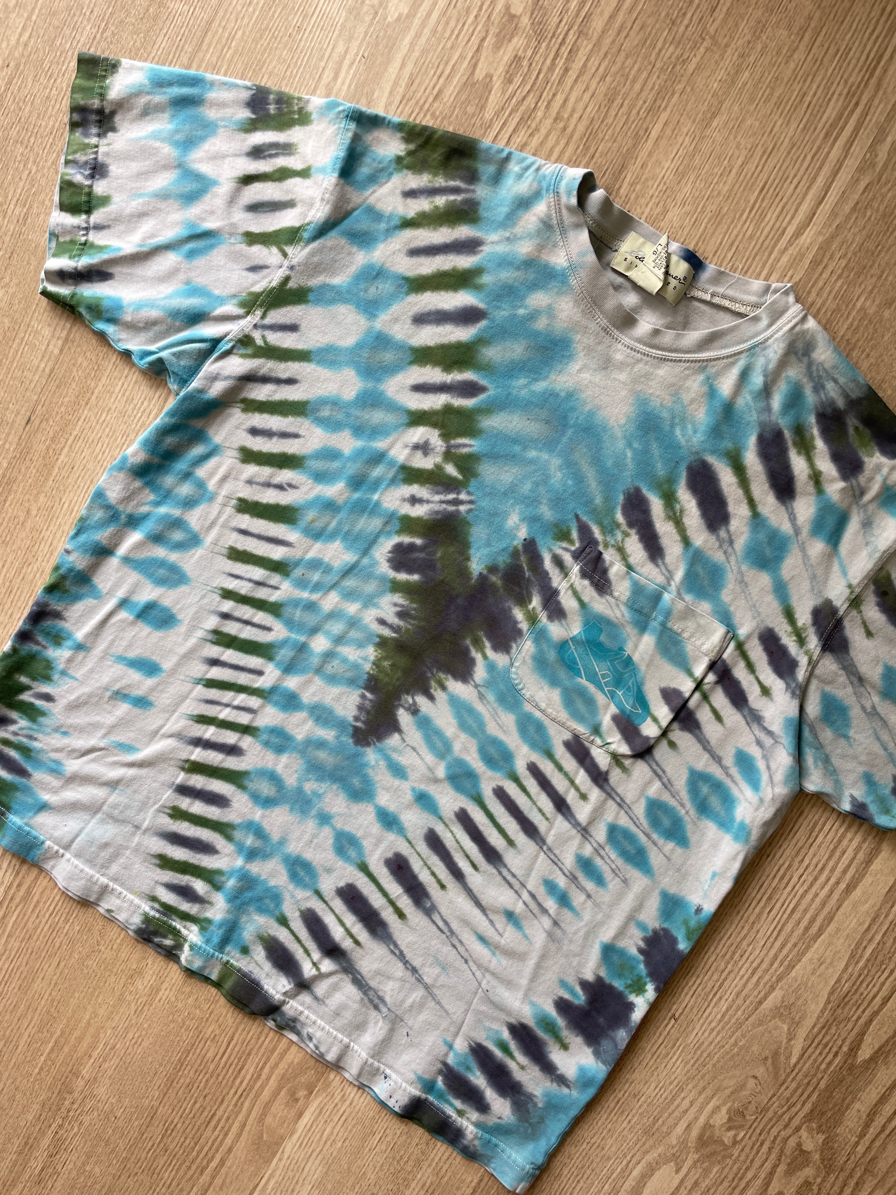 LARGE Men’s Eddie Bauer Climbing Shoe Handmade Tie Dyed T-Shirt | One-Of-a-Kind Sky Blue and Forest Green Pleated Short Sleeve