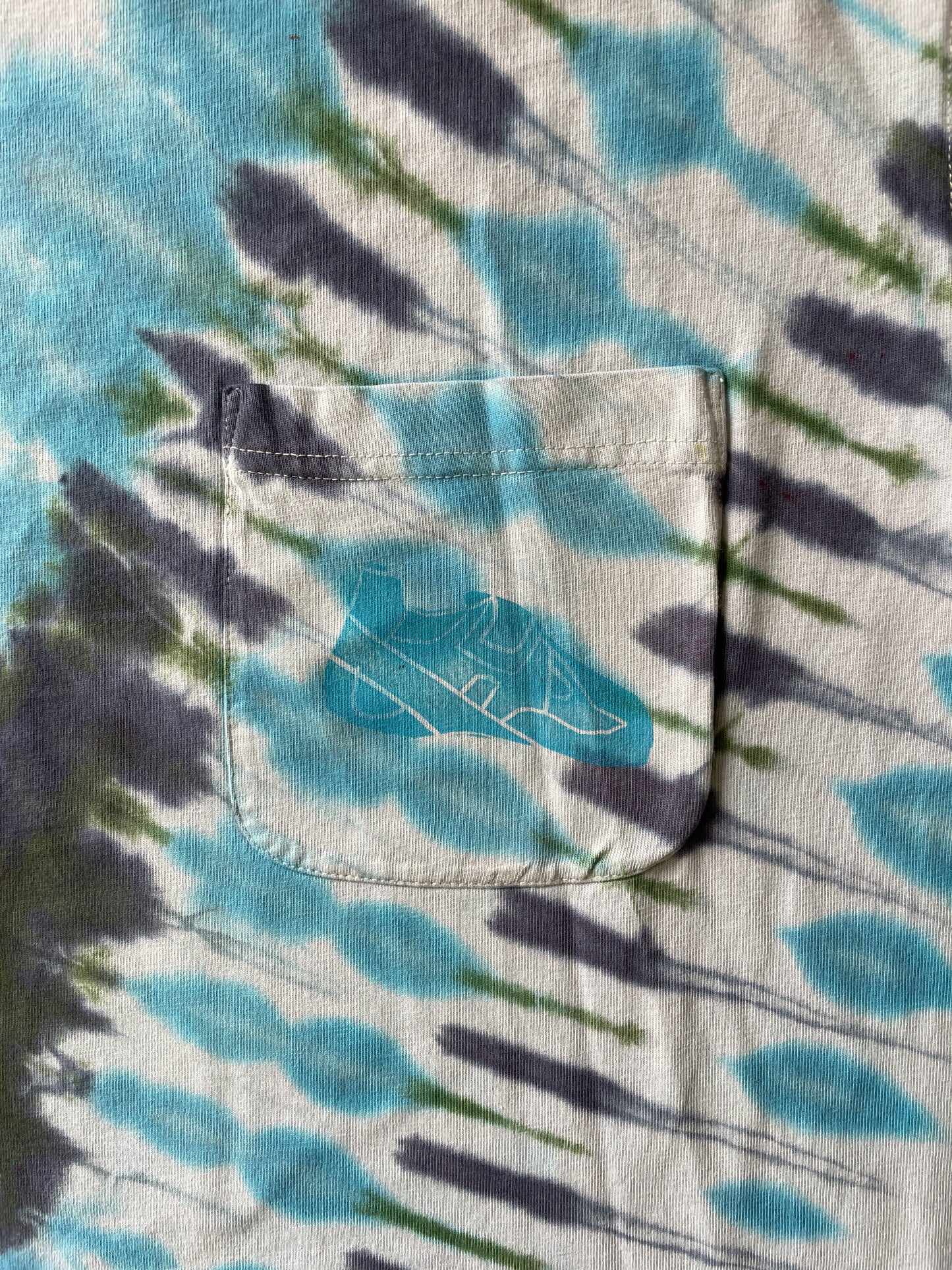 LARGE Men’s Eddie Bauer Climbing Shoe Handmade Tie Dyed T-Shirt | One-Of-a-Kind Sky Blue and Forest Green Pleated Short Sleeve