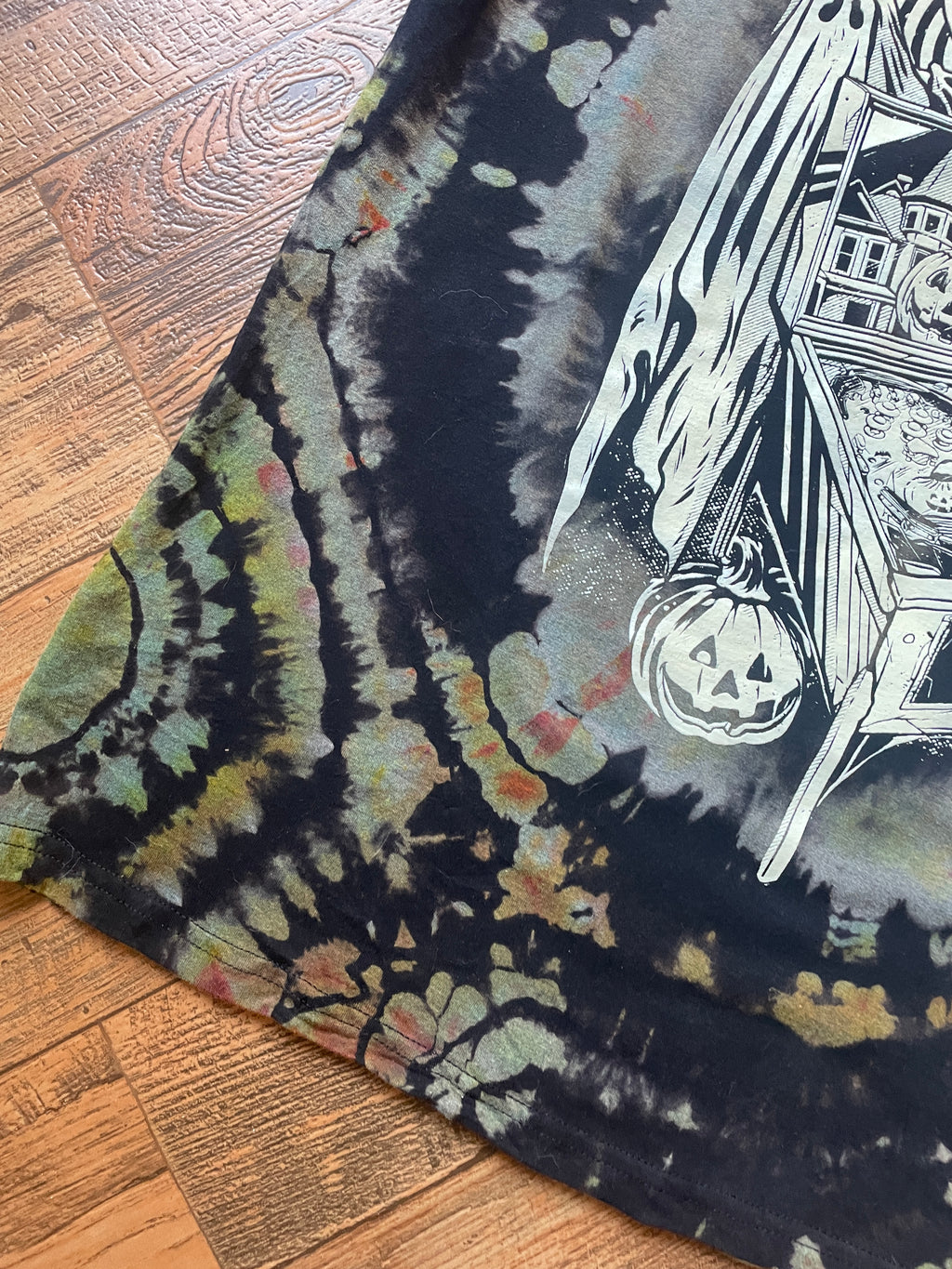 Halloween Pumpkin Pinball Reverse Tie Dye Short Sleeve T-Shirt | Men's Large