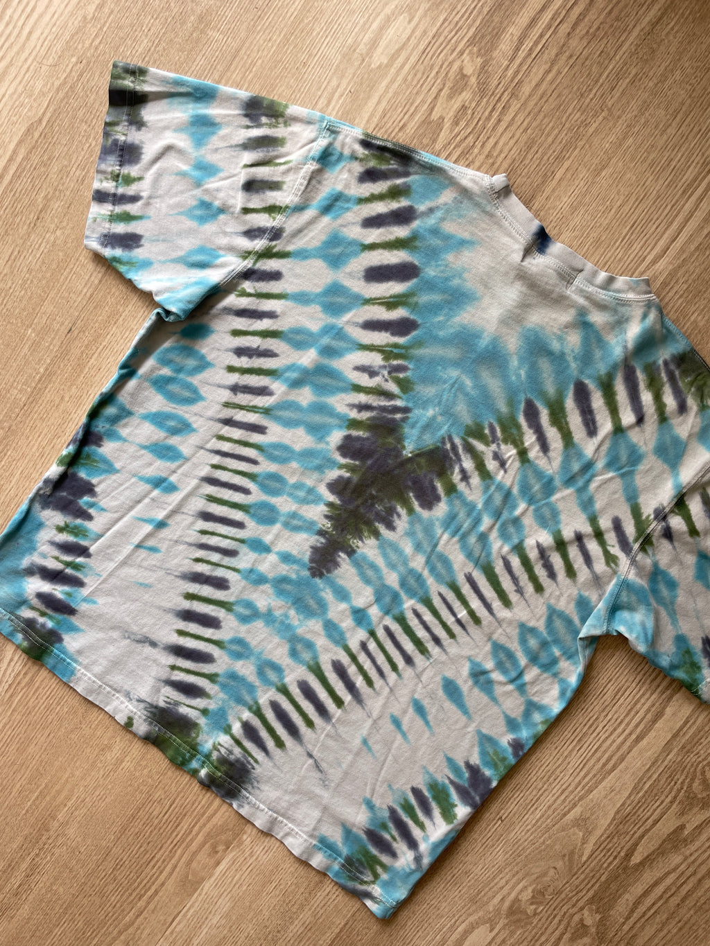 LARGE Men’s Eddie Bauer Climbing Shoe Handmade Tie Dyed T-Shirt | One-Of-a-Kind Sky Blue and Forest Green Pleated Short Sleeve