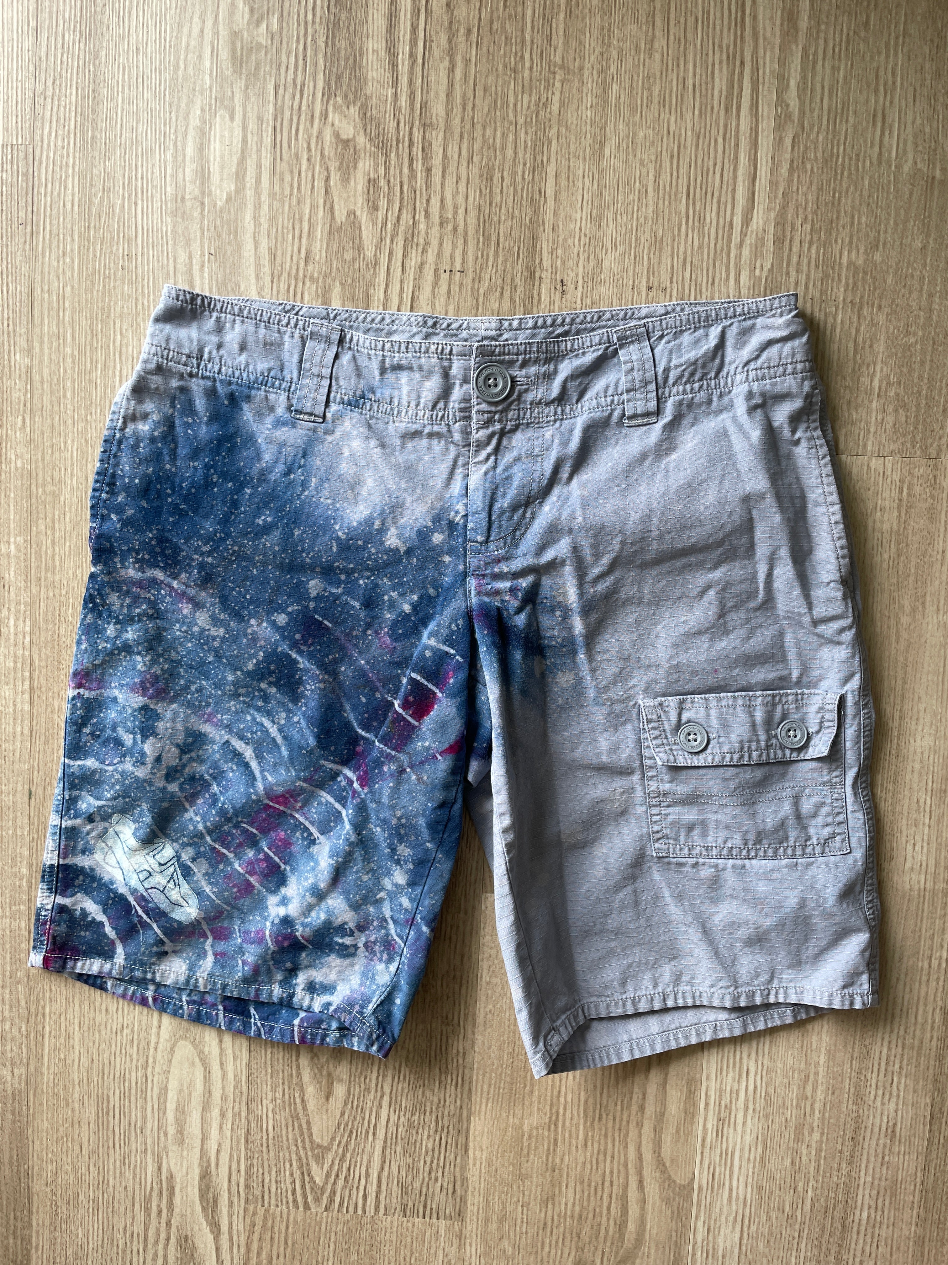 Women's Size 6 Long The North Face Tie Dye Climbing Shorts | One-Of-a-Kind Upcycled Gray and Blue Geode Shorts