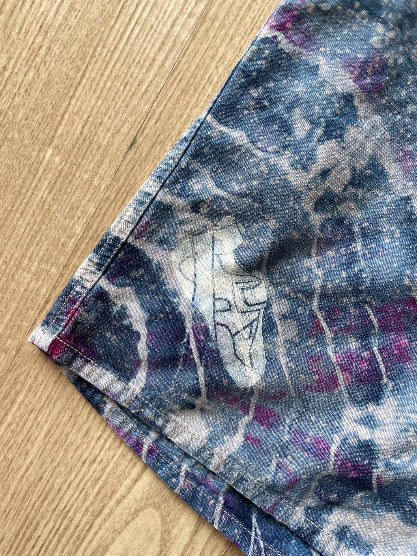Women's Size 6 Long The North Face Tie Dye Climbing Shorts | One-Of-a-Kind Upcycled Gray and Blue Geode Shorts