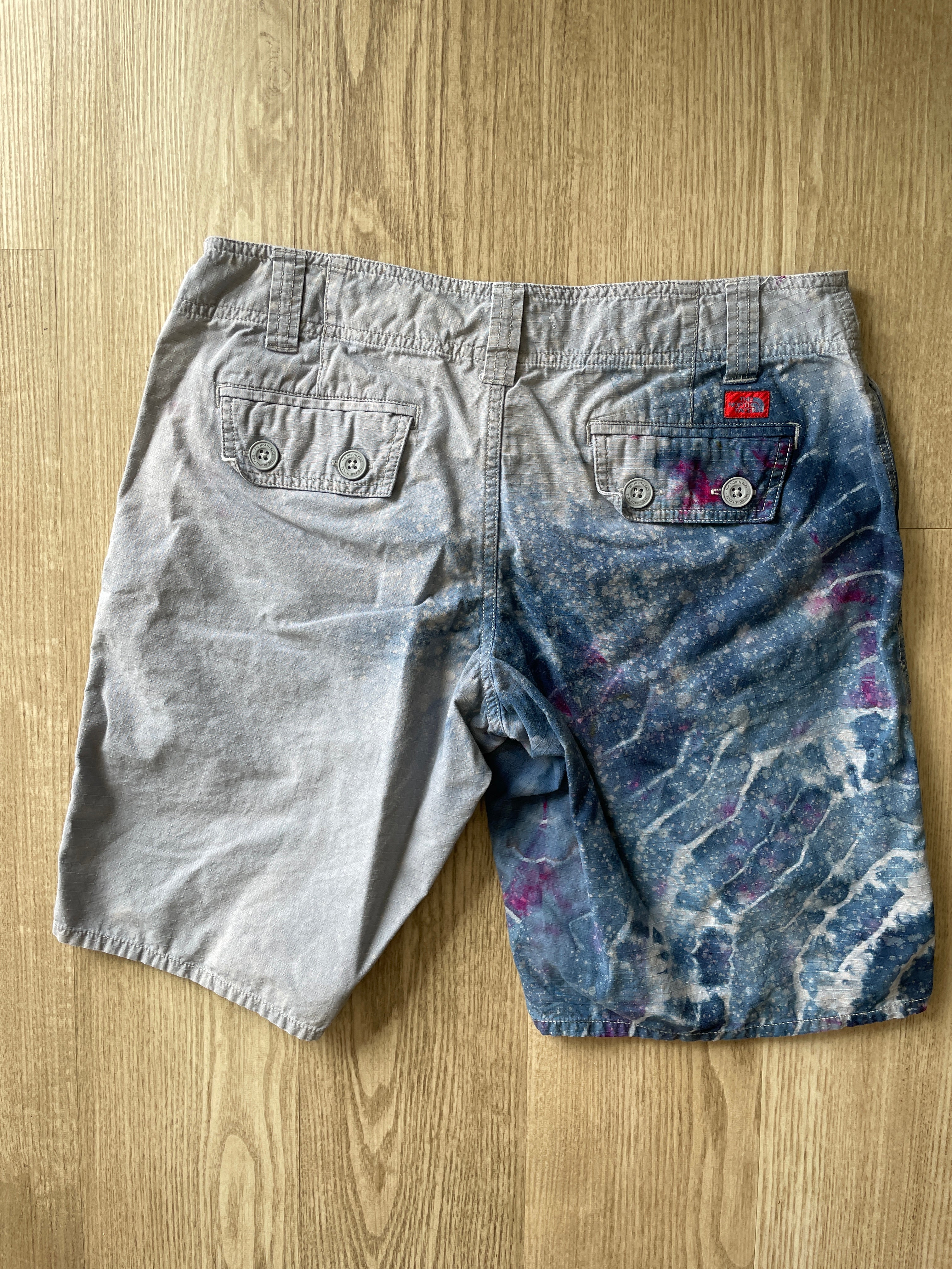 Women's Size 6 Long The North Face Tie Dye Climbing Shorts | One-Of-a-Kind Upcycled Gray and Blue Geode Shorts
