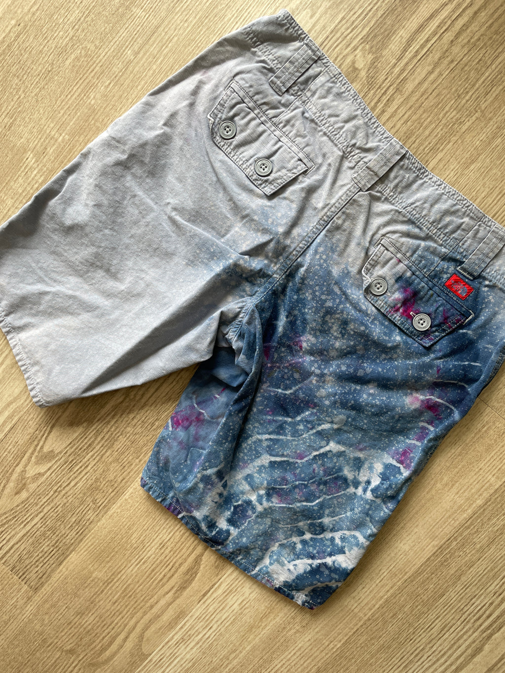 Women's Size 6 Long The North Face Tie Dye Climbing Shorts | One-Of-a-Kind Upcycled Gray and Blue Geode Shorts