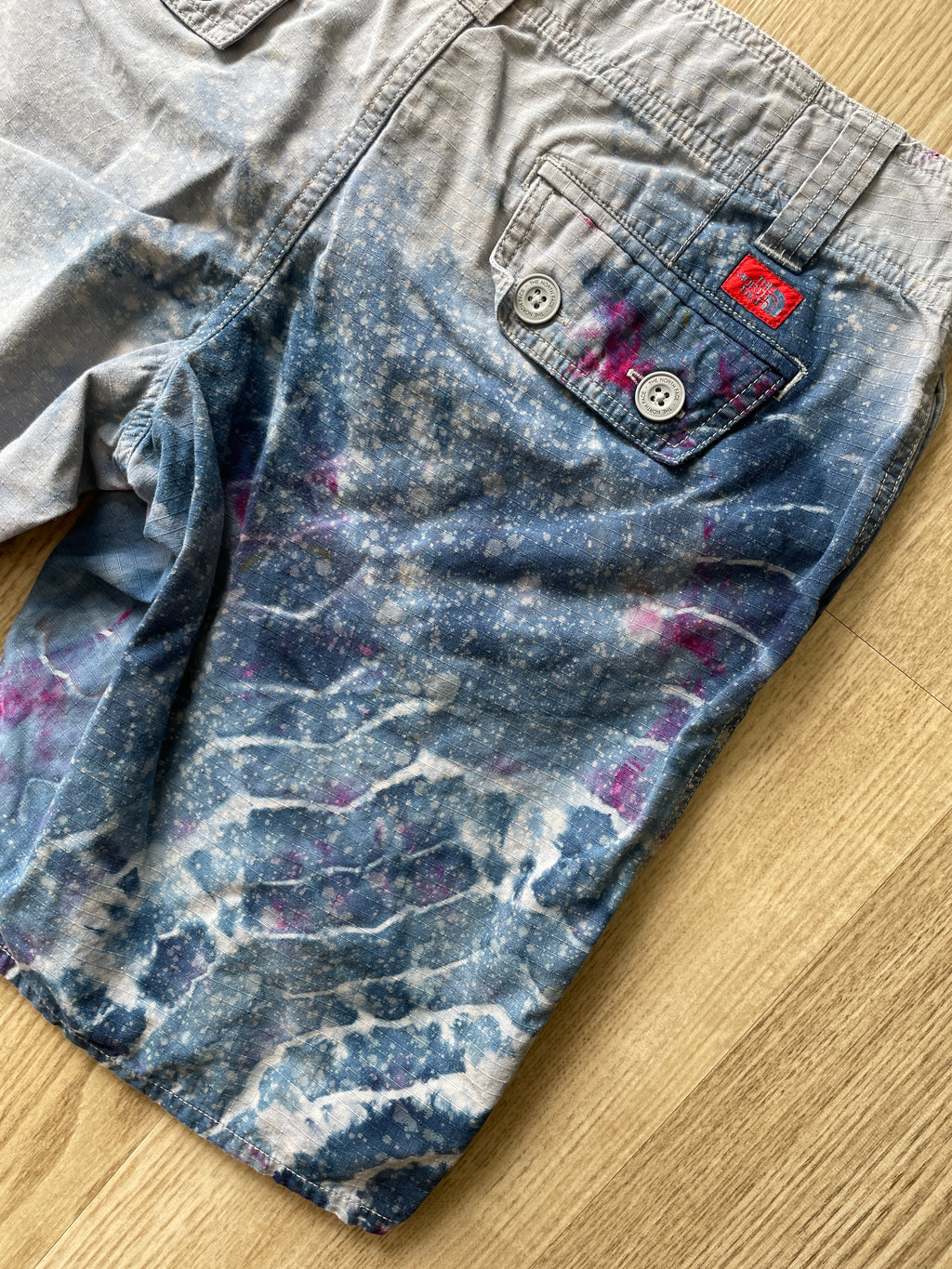 Women's Size 6 Long The North Face Tie Dye Climbing Shorts | One-Of-a-Kind Upcycled Gray and Blue Geode Shorts
