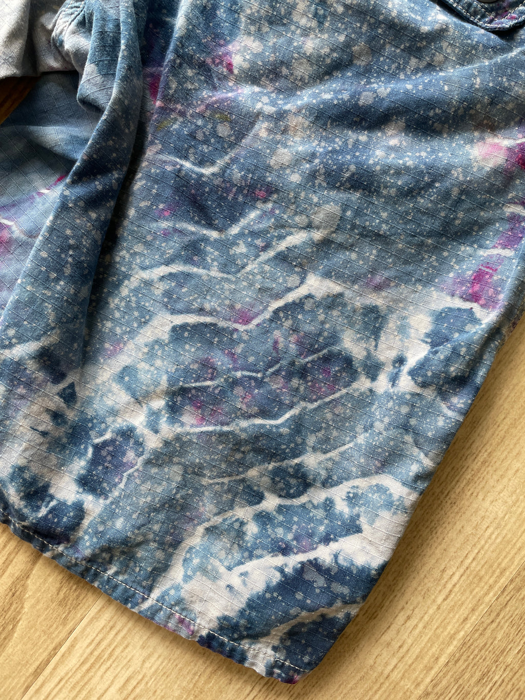 Women's Size 6 Long The North Face Tie Dye Climbing Shorts | One-Of-a-Kind Upcycled Gray and Blue Geode Shorts