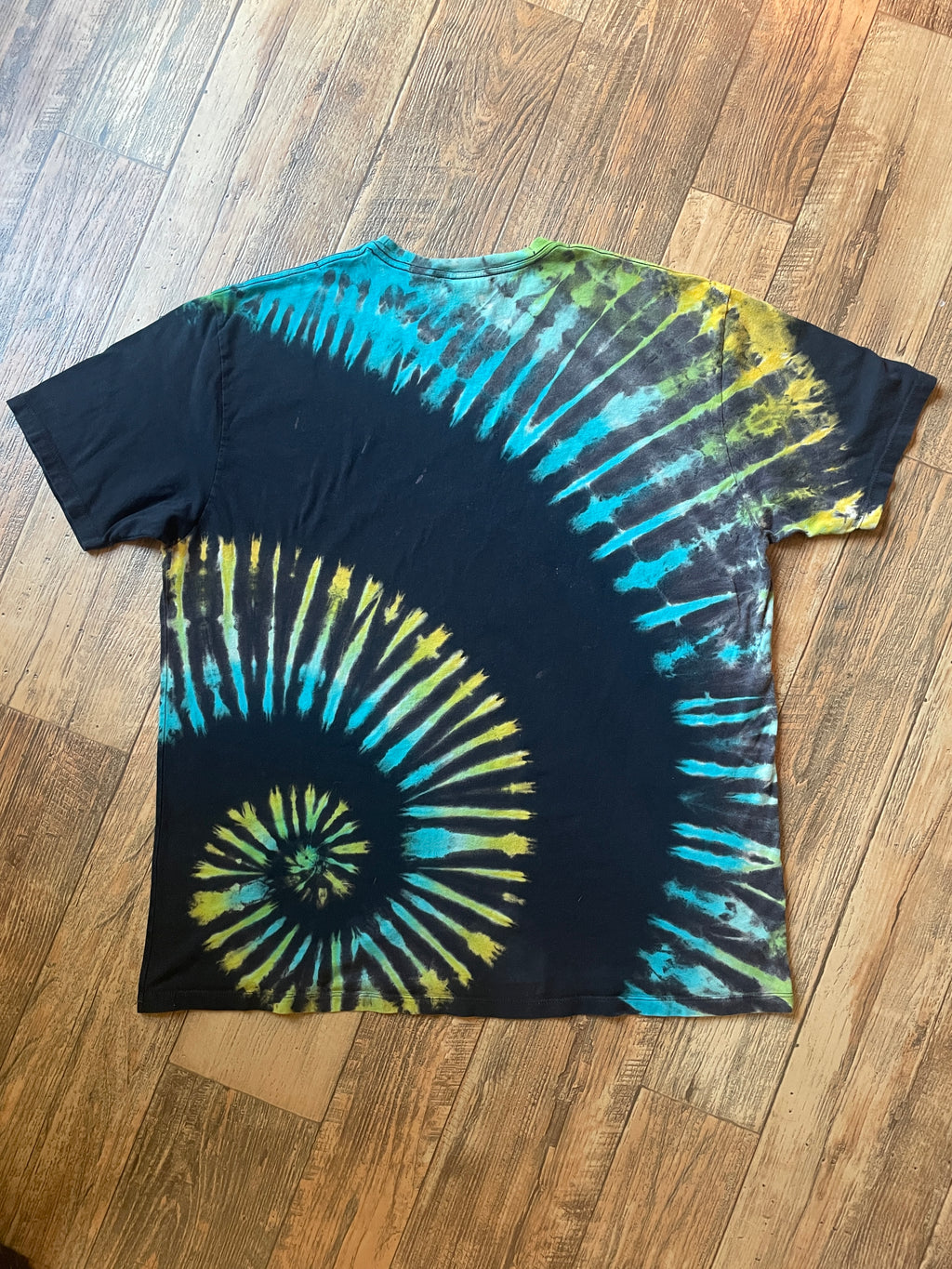 Toto 40th Anniversary Black, Blue, and Green Reverse Tie Dye Short Sleeve T-Shirt | Men's 2XL