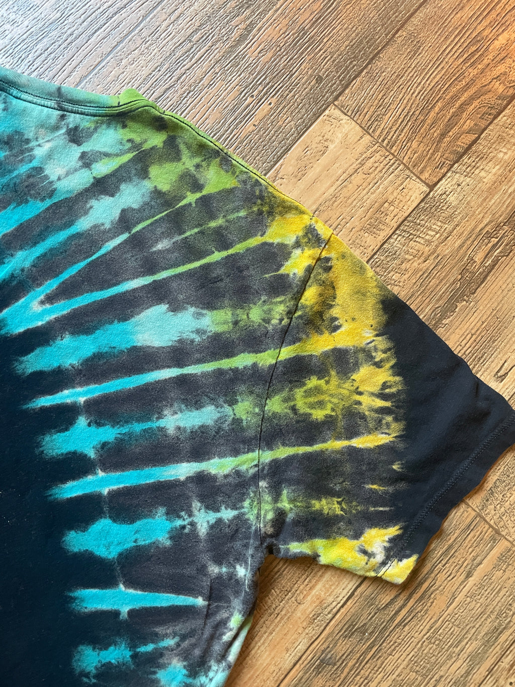 Toto 40th Anniversary Black, Blue, and Green Reverse Tie Dye Short Sleeve T-Shirt | Men's 2XL
