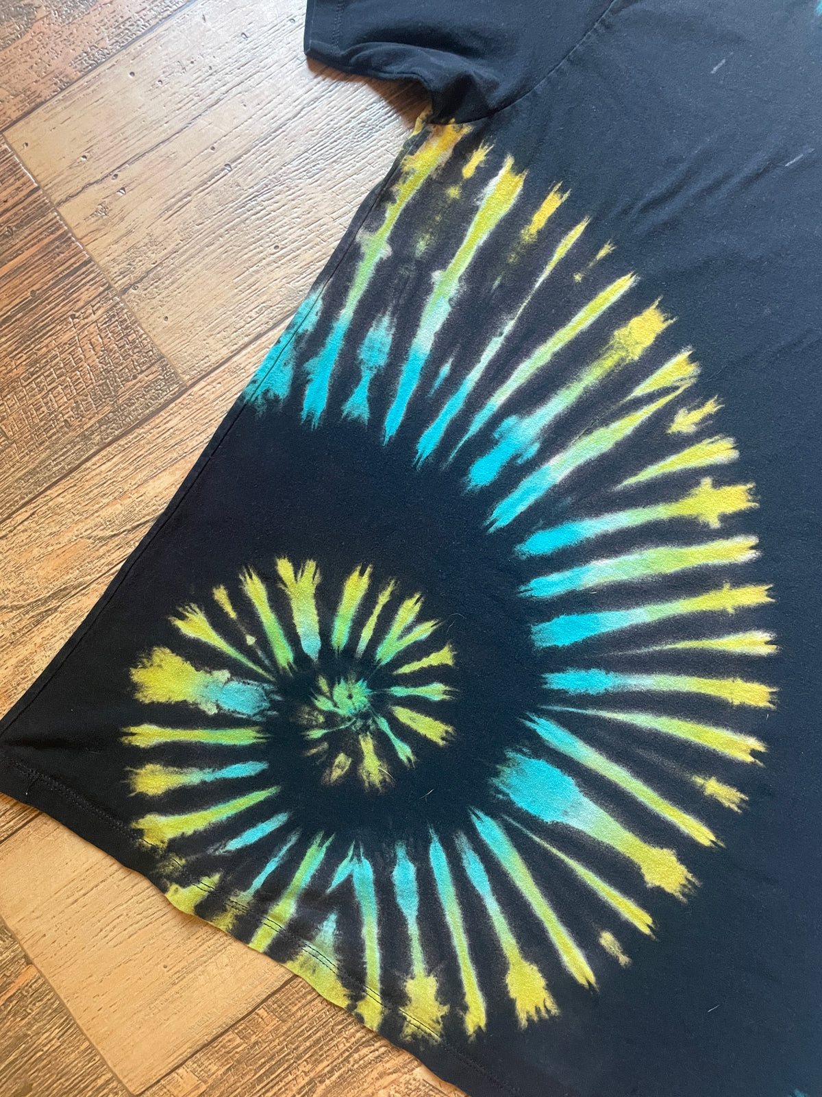 Toto 40th Anniversary Black, Blue, and Green Reverse Tie Dye Short Sleeve T-Shirt | Men's 2XL