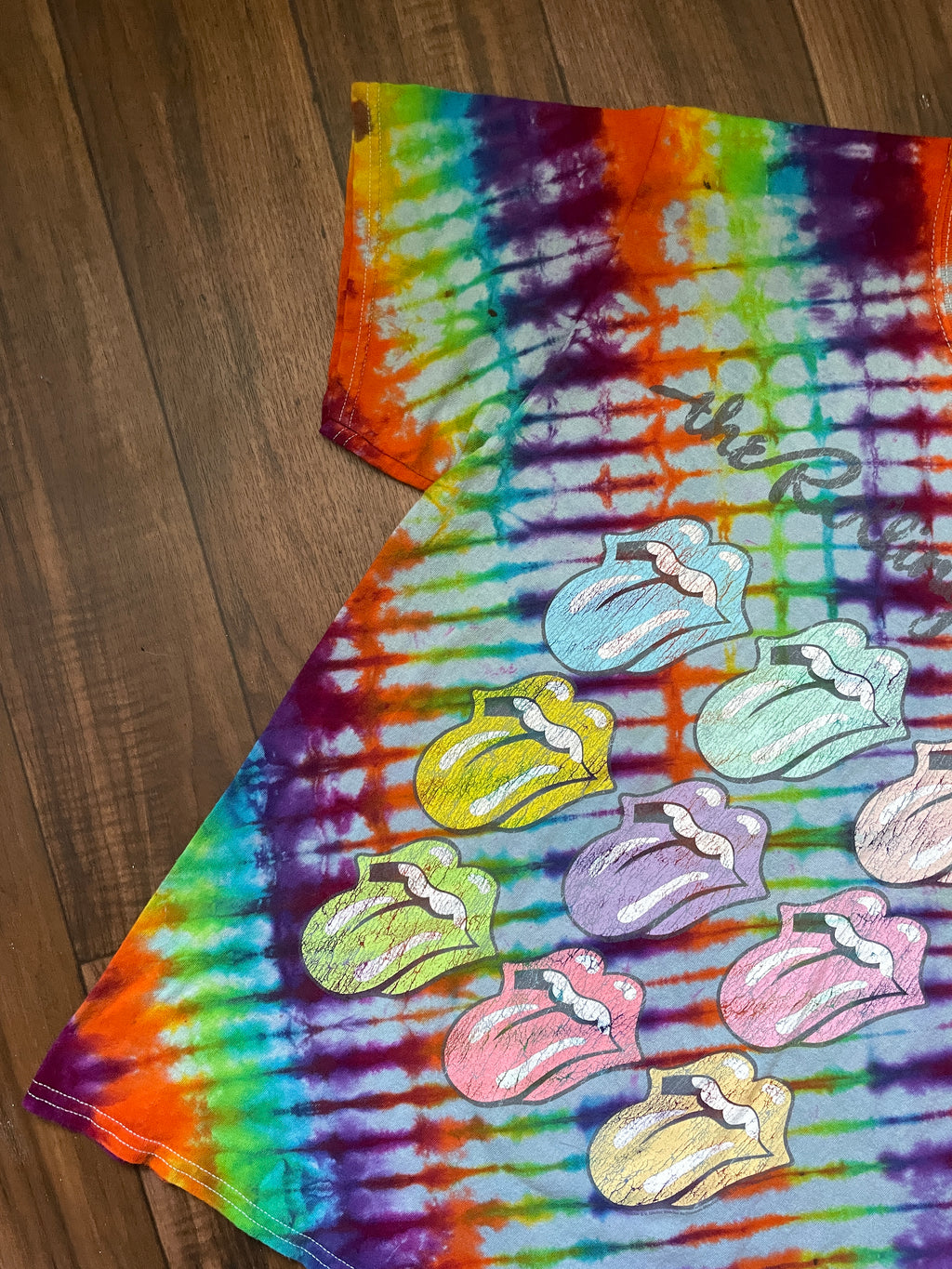 Large Men's Rolling Stones Handmade Tie Dye Short Sleeve T-Shirt | One-Of-a-Kind Upcycled Rainbow Flaming Lips Pleated Top