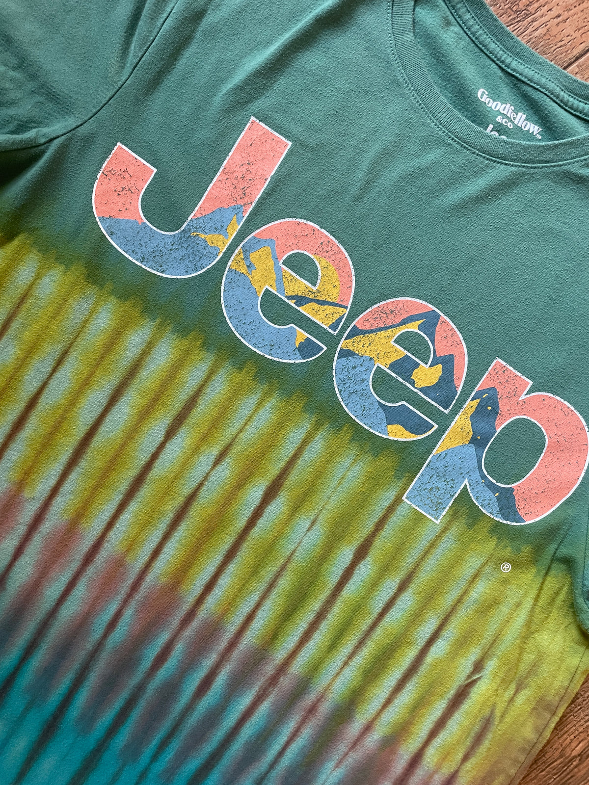 Jeep Mountain Range Reverse Tie Dye Short Sleeve T-Shirt | Men's Large