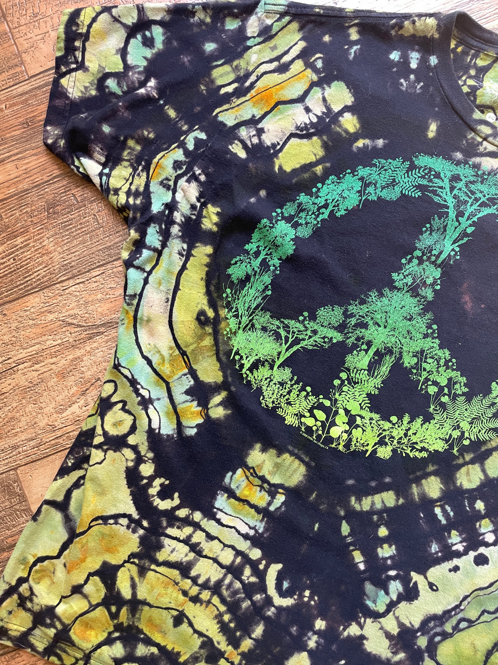 Peace on Earth Black and Green Geode Short Sleeve Reverse Tie Dye T-Shirt | Men's XL