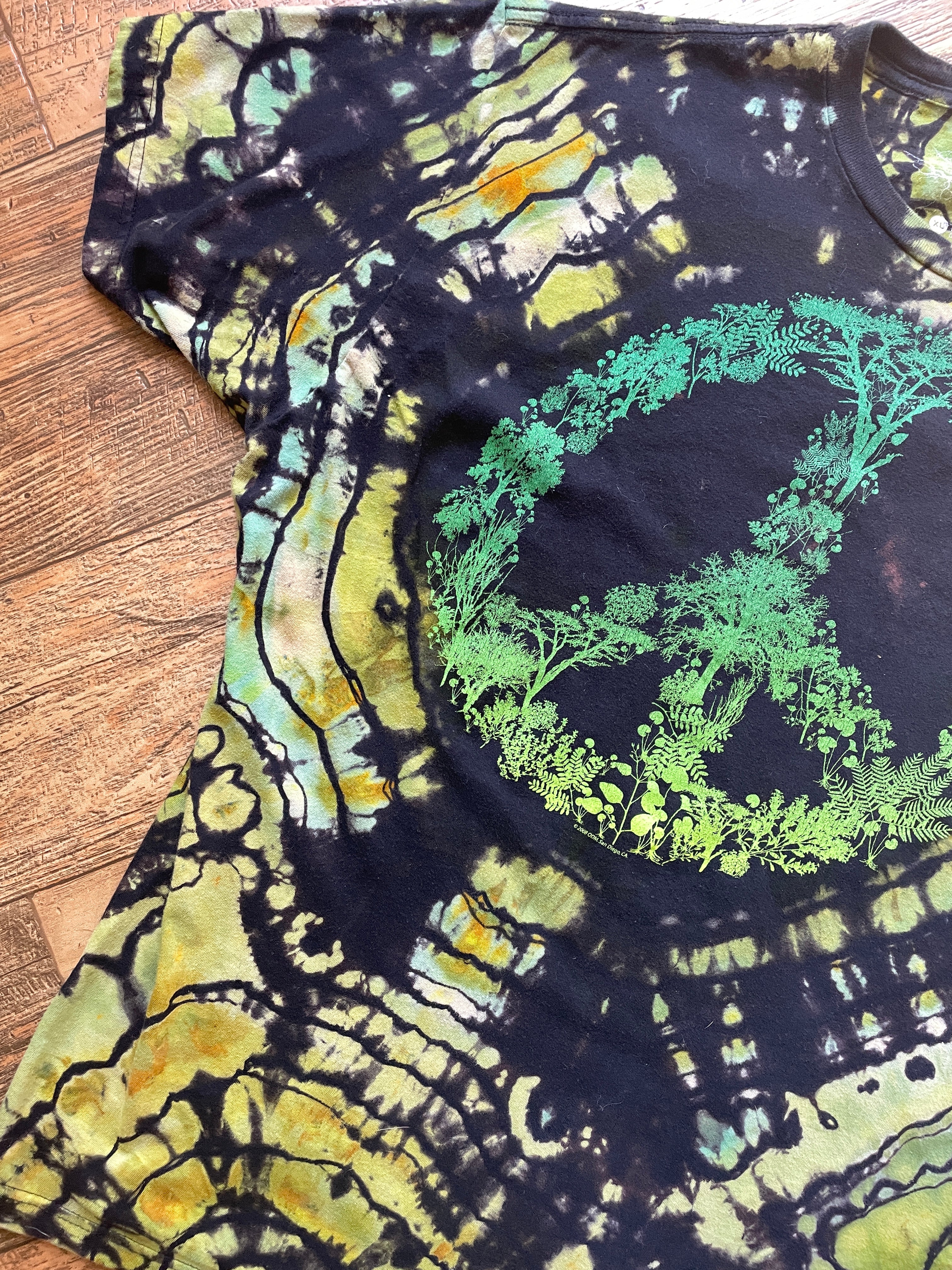 Peace on Earth Black and Green Geode Short Sleeve Reverse Tie Dye T-Shirt | Men's XL